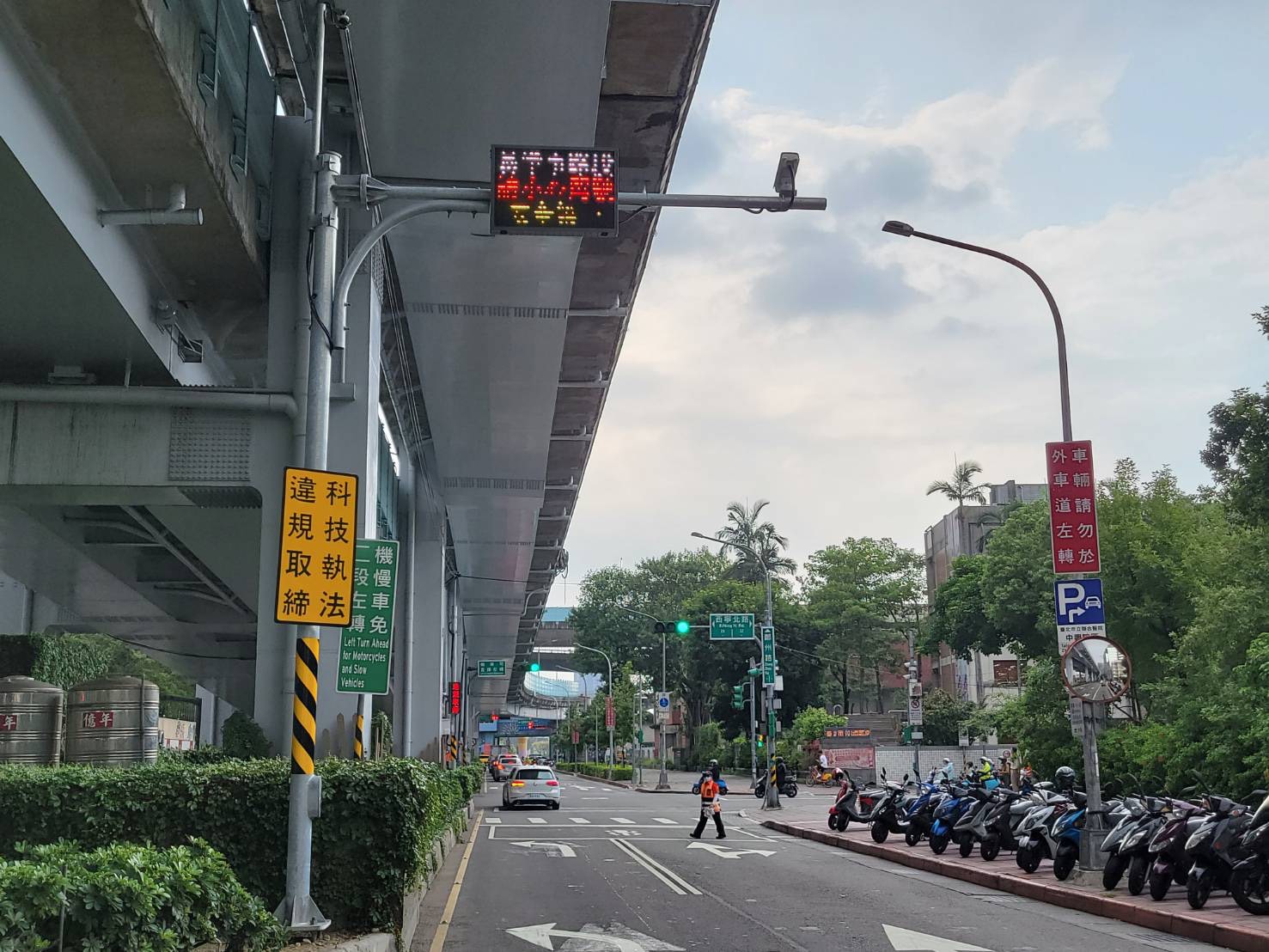 行政院增編經費支持建置交通科技執法設備。(警政署提供)