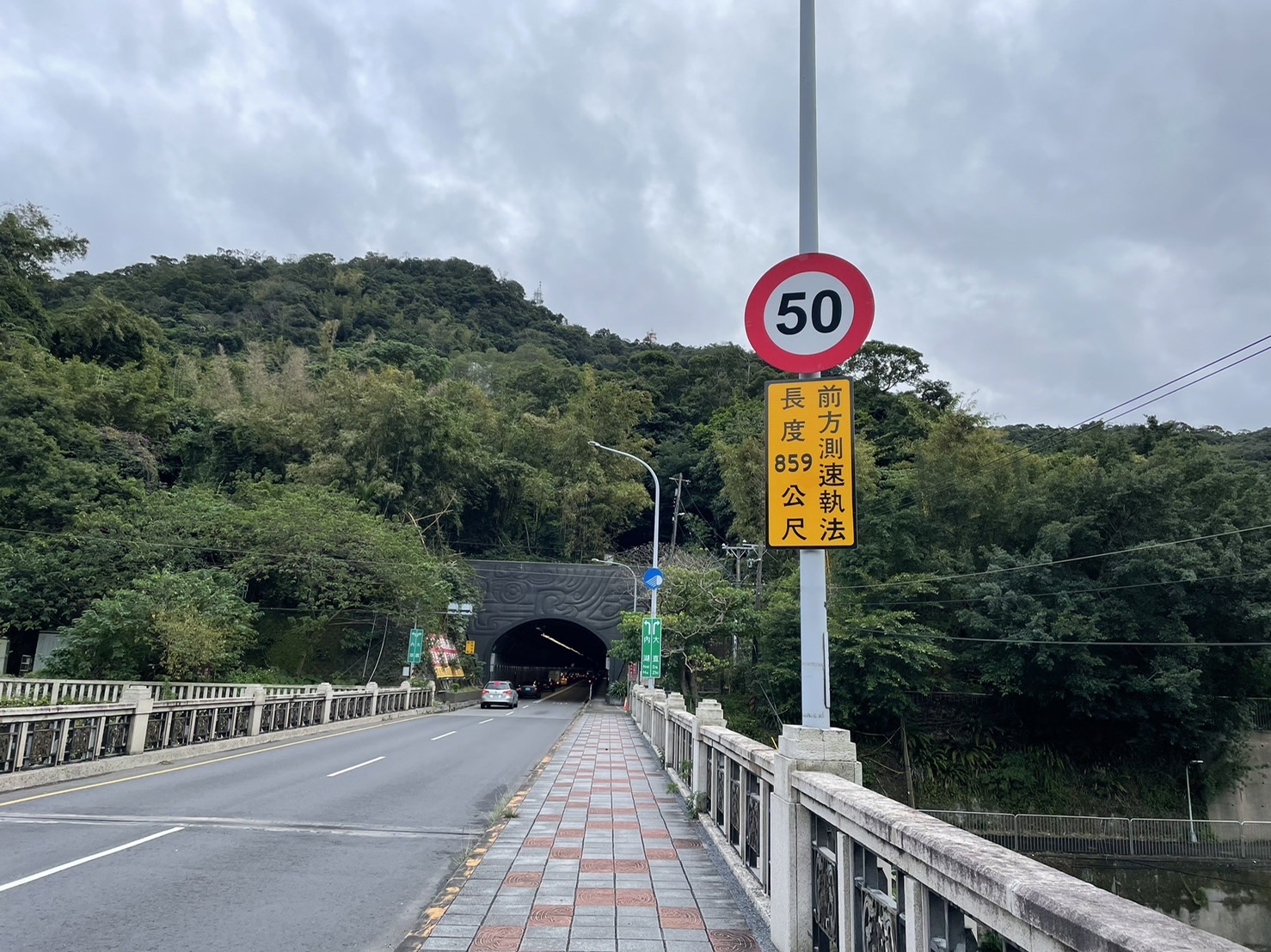 警政署規劃「恢復區間測速」、「建置交通科技執法設備」及「增設緩撞車」等3大專案,守護執勤員警生命安全。(警政署提供)