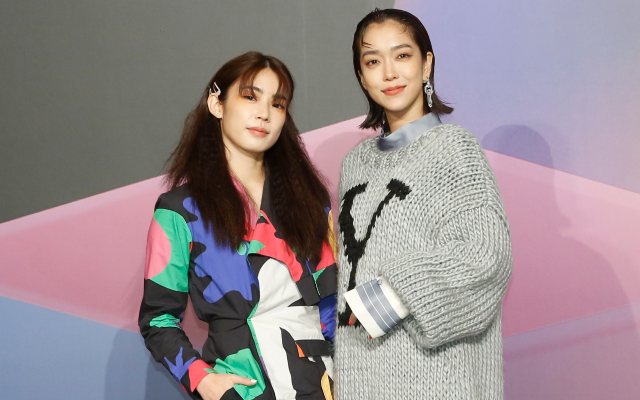 李霈瑜（右）、林思宇（左）兩位台北女攜手出席台北時裝週大秀。