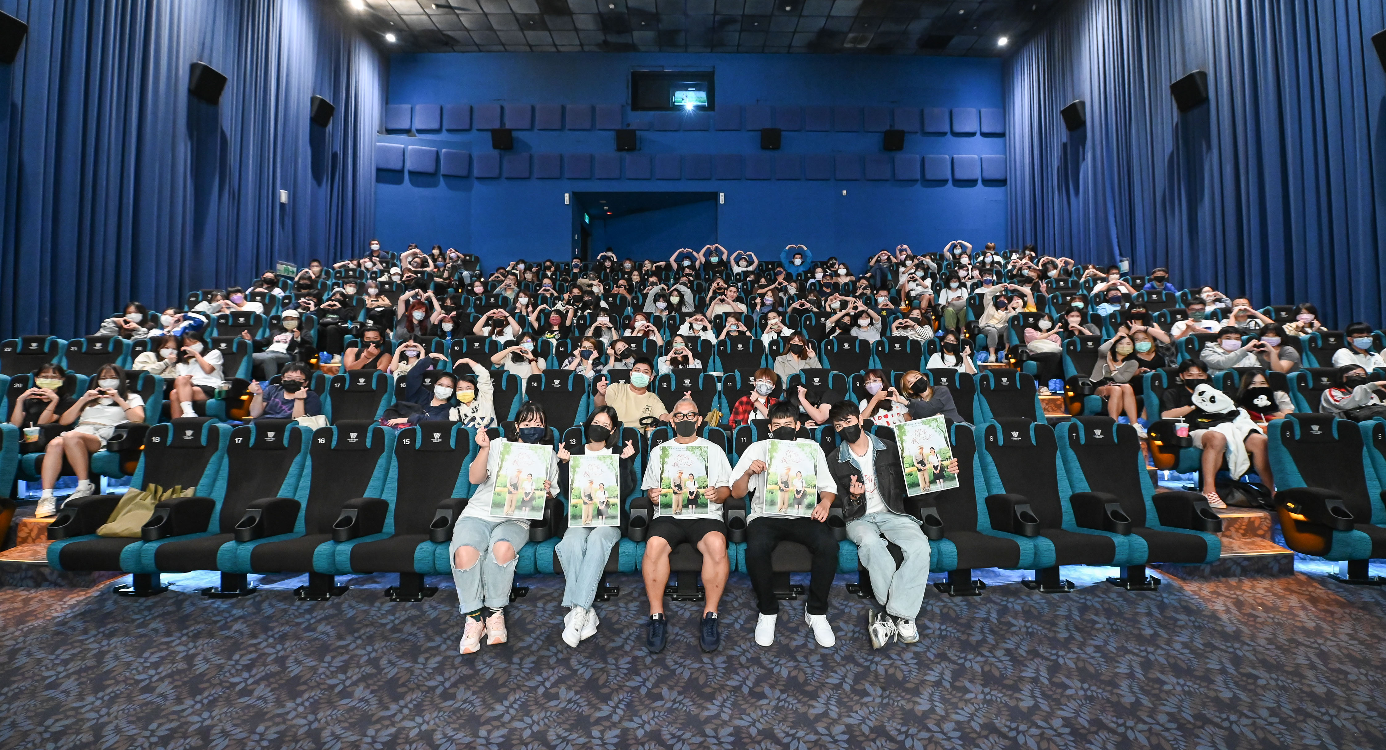學生特映場由台北場打頭陣，吸引滿場同學報名參加。（甲上提供）