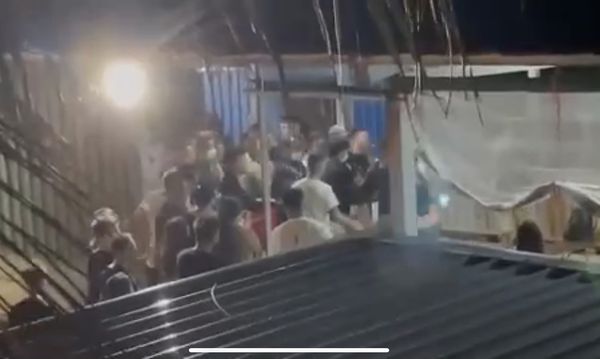 蘭嶼爆群毆事件，近百本地人火大衝民宿討公道。（翻攝自youtube）