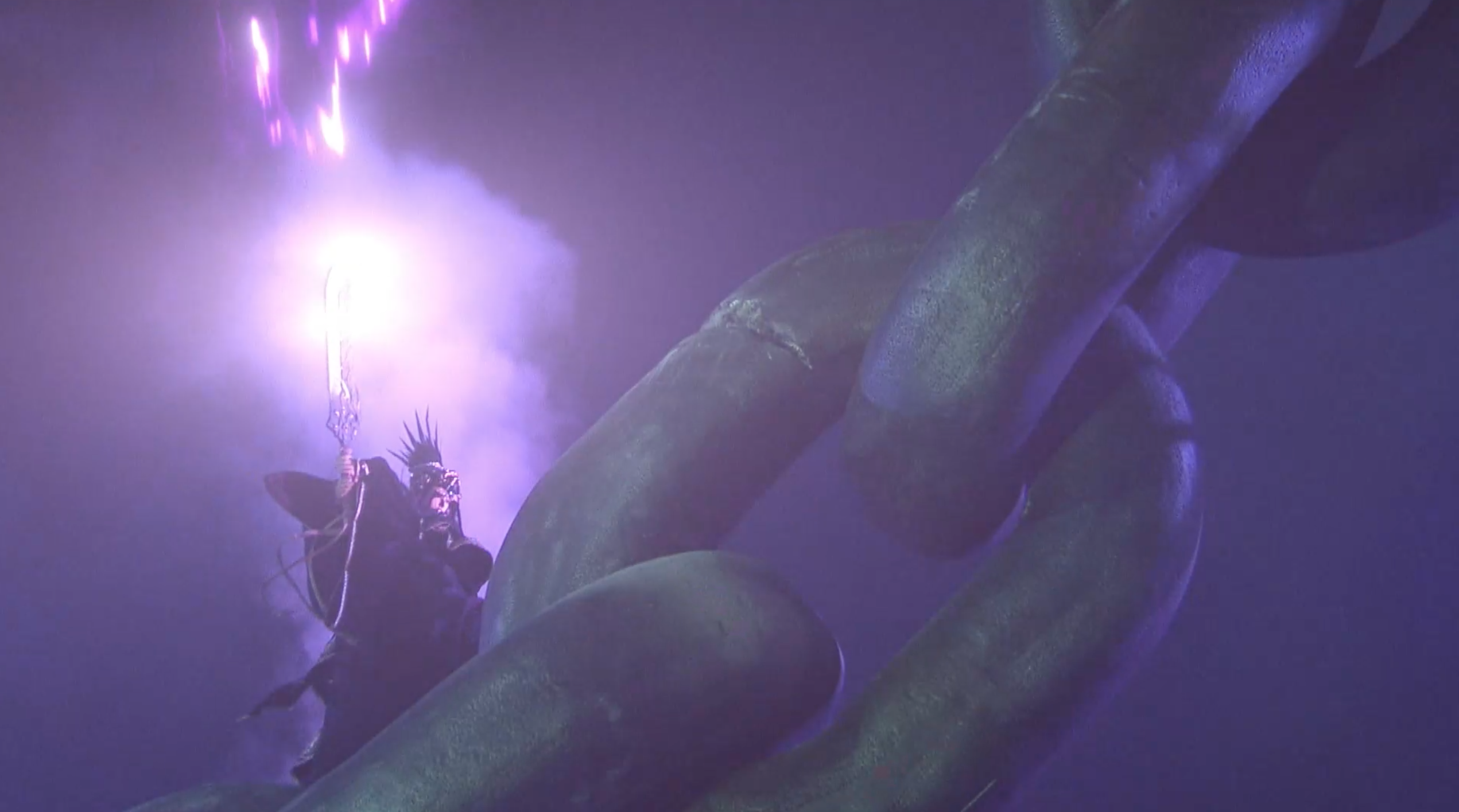 超越時空人發揮畢生功力要斷開兩境連結。（霹靂國際多媒體提供）