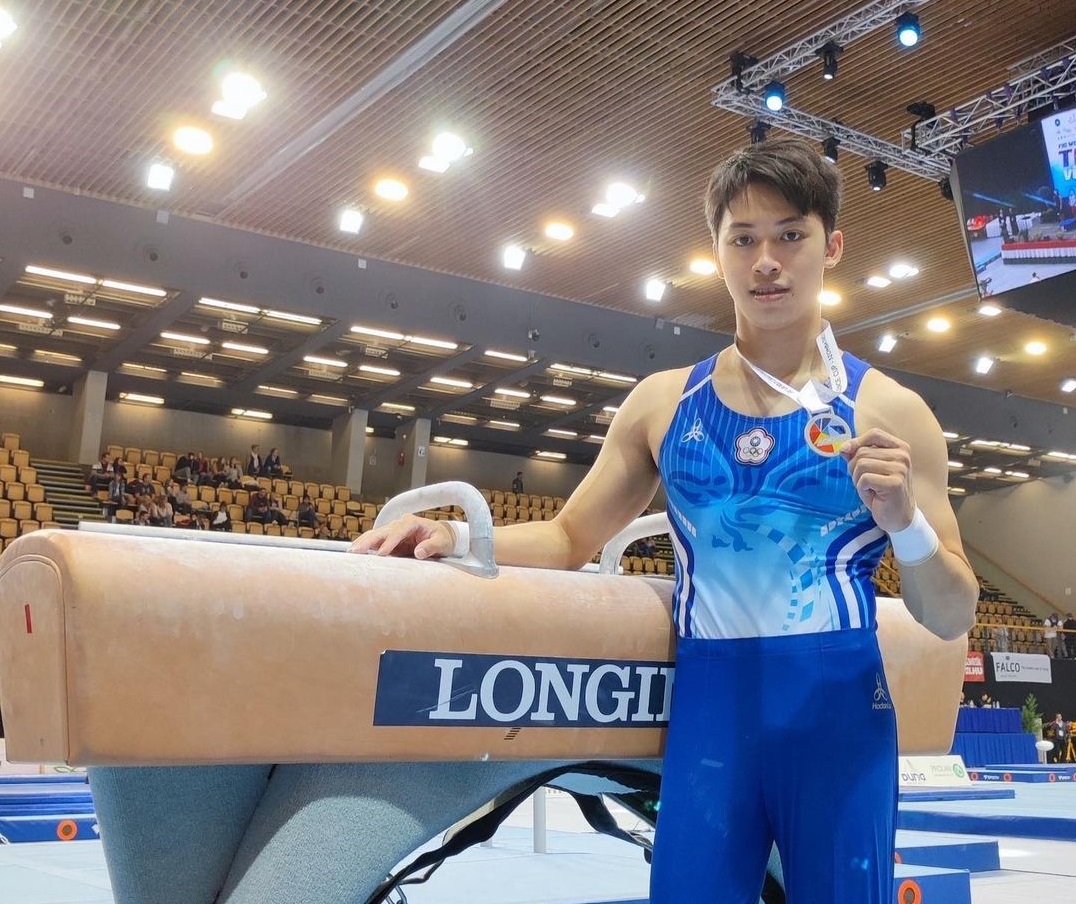 鞍馬好手蕭佑然連3站都登上頒獎台，湊齊金、銀、銅3面獎牌。圖為蕭佑然2日在匈牙利奪銀。（翻攝yu_jan_1209 IG）