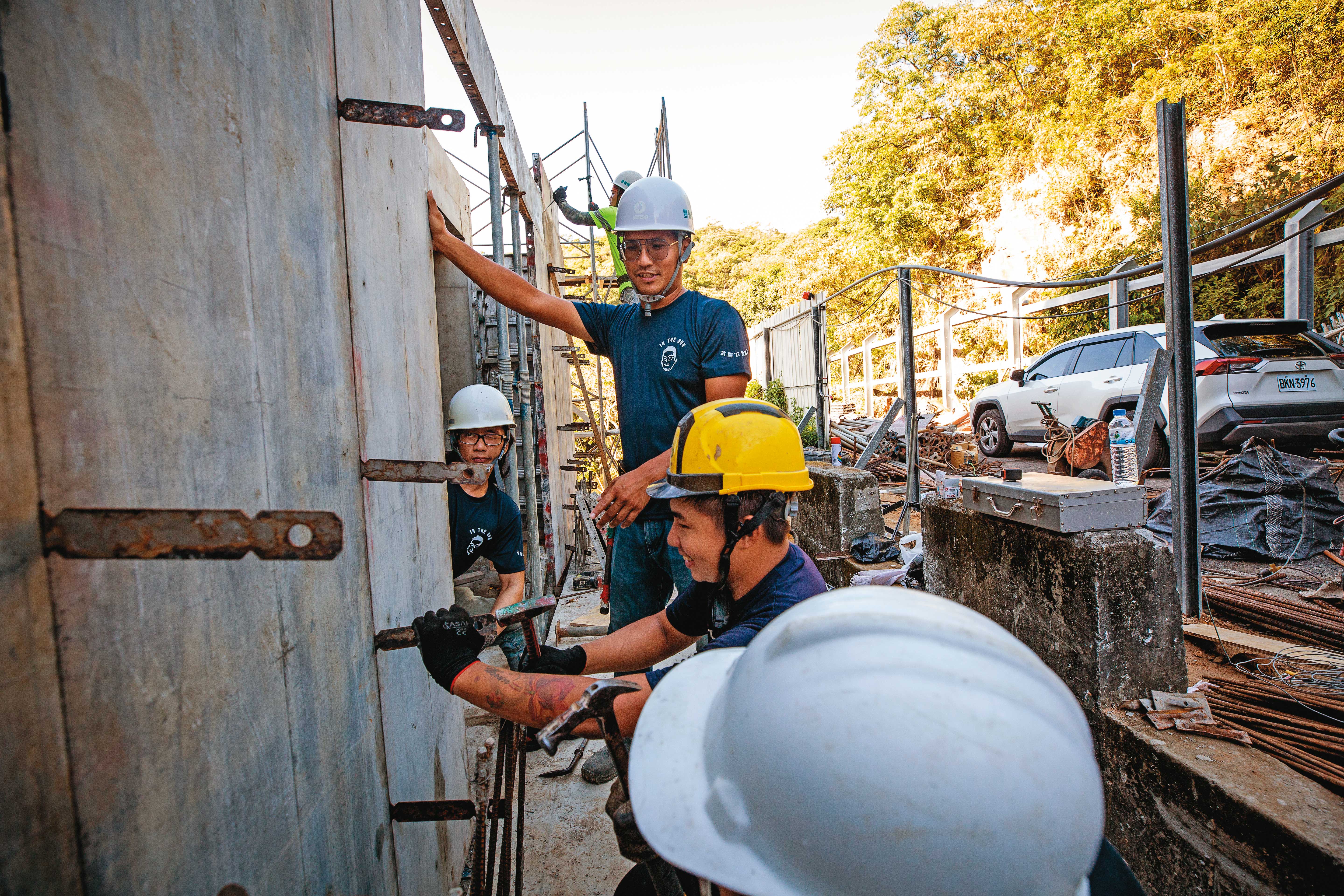 安親班老師帶有歧視之語向學生們表示做工的人沒出息，讓家裡正是做工的原PO女兒哽咽向原PO哭訴。示意圖，非當事人（本刊資料照）