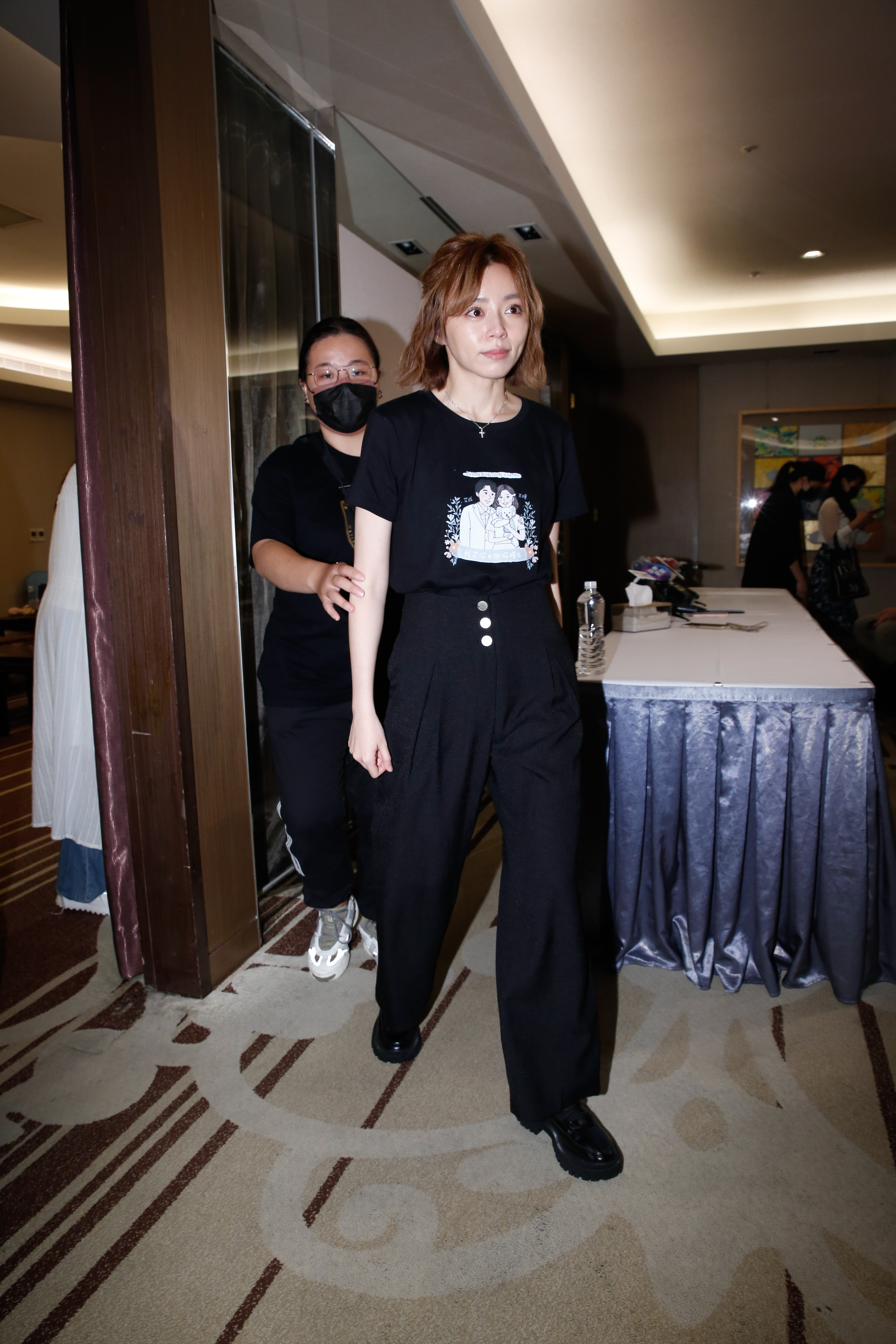 王瞳今出席艾成神國大樂的EP預購會。