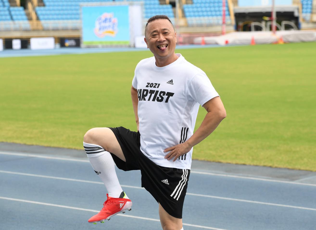 邰智源近年轉戰網路節目，以「一日系列」體驗各行各業，深受年輕人喜愛。（翻攝自邰智源臉書）