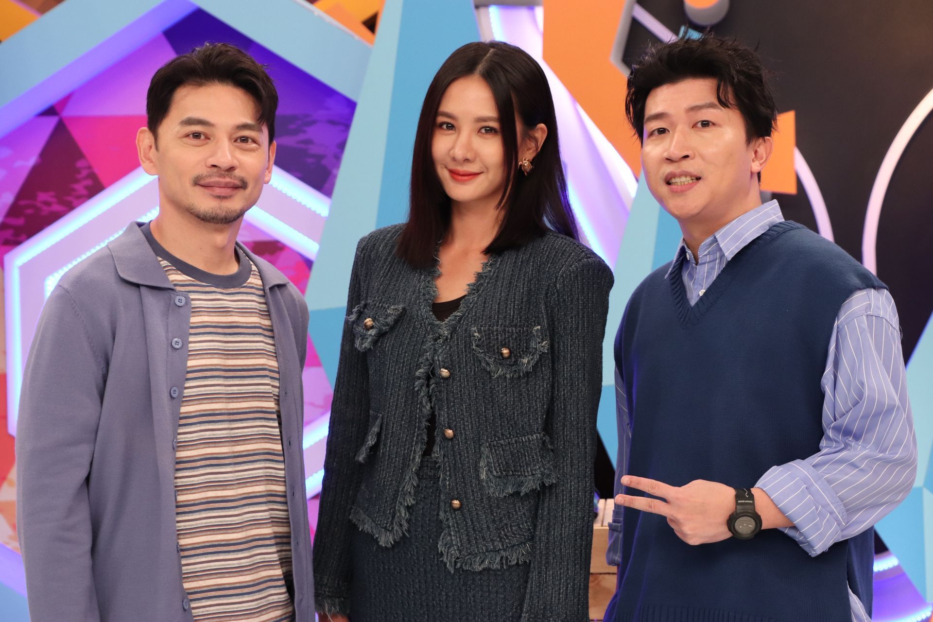 阿KEN（左起）、安心亞、張立東進棚錄製《同學來了》。（中天提供）