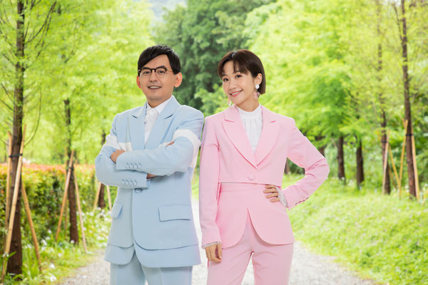 黃子佼是LuLu亦師亦友的前輩。（翻攝自婚禮歌手臉書）