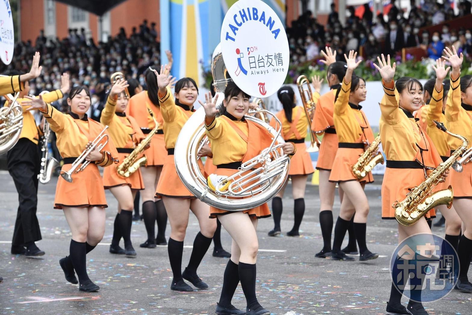 來自日本京都的「橘色惡魔」在國慶表演展現超強實力。