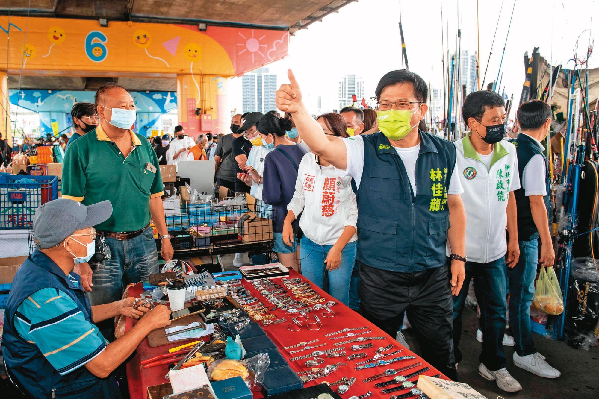 林佳龍積極走訪基層，在新北各區宣傳分區政策，爭取市民支持。（林佳龍競辦提供）