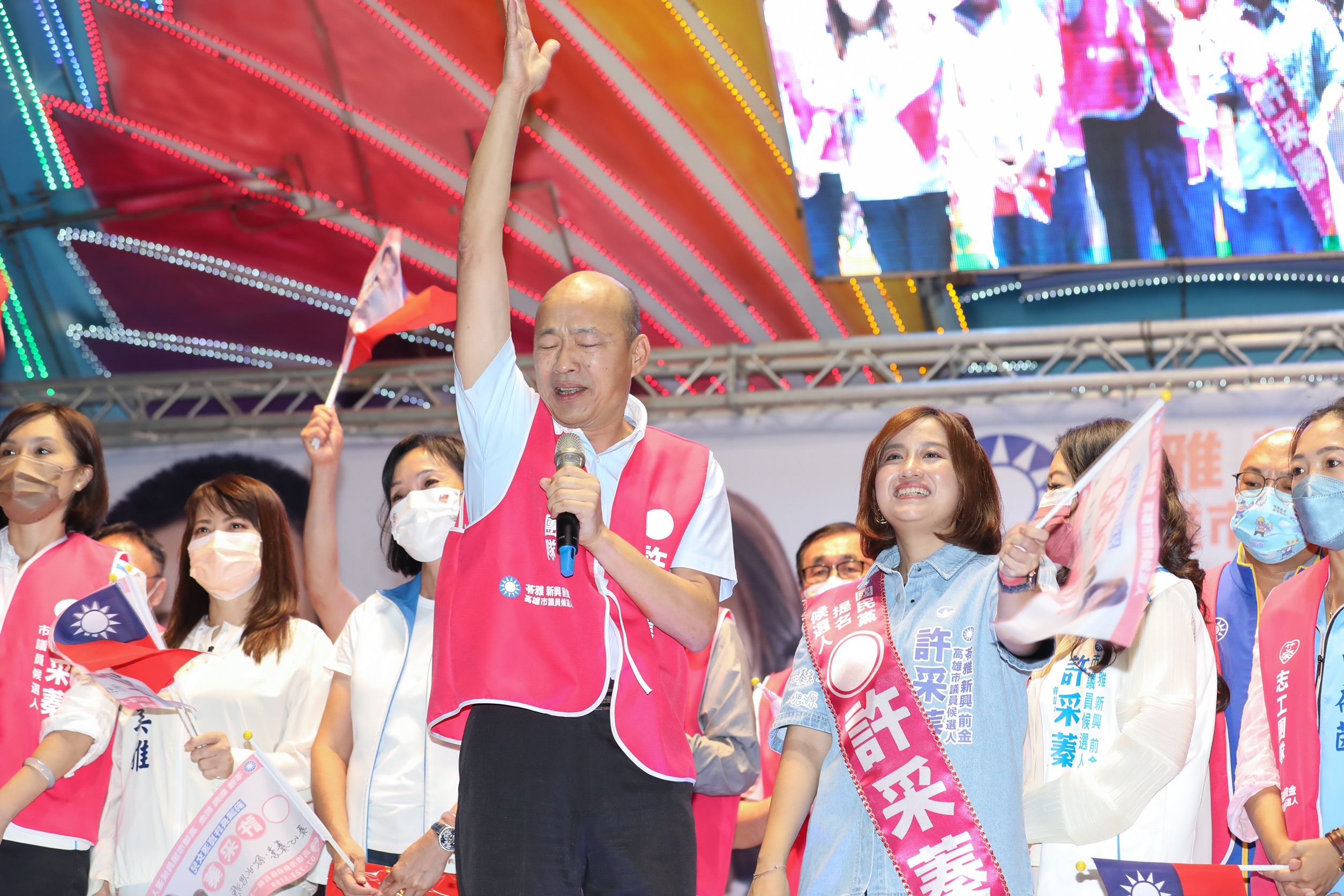 韓國瑜在台上情緒激動。