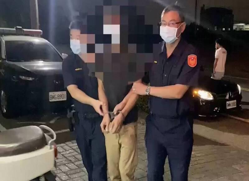 蘇男隨機攻擊路人與車輛還霸占超商吃霸王餐,被警方制伏移送法辦。(警方提供)