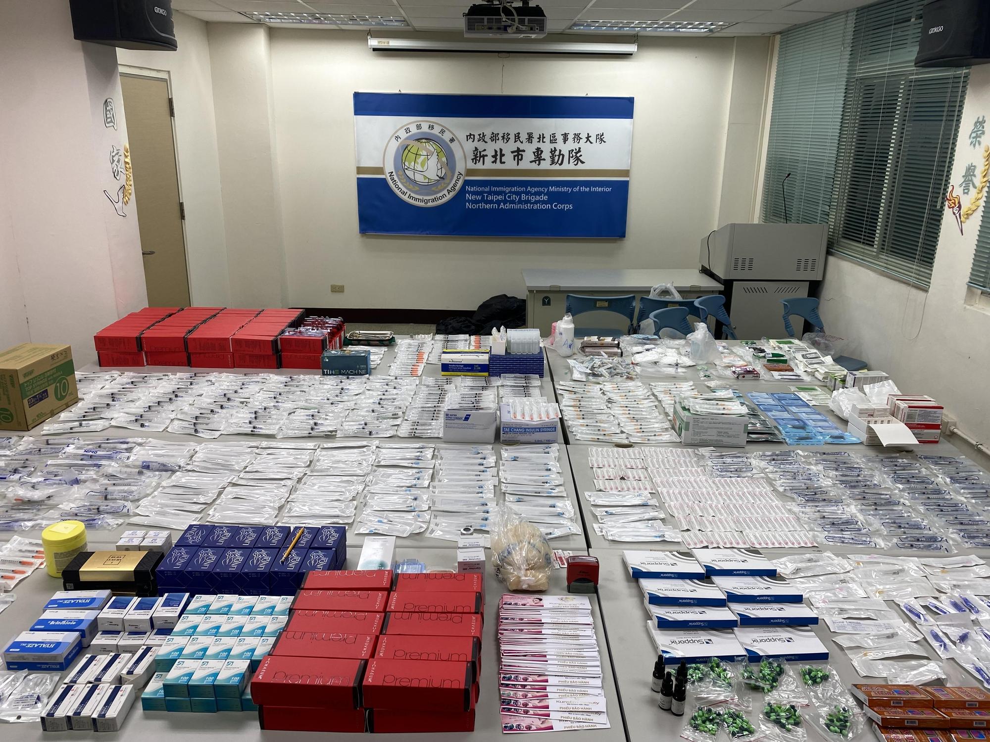 移民署查扣千項醫美用藥品及器具。（移民署提供）