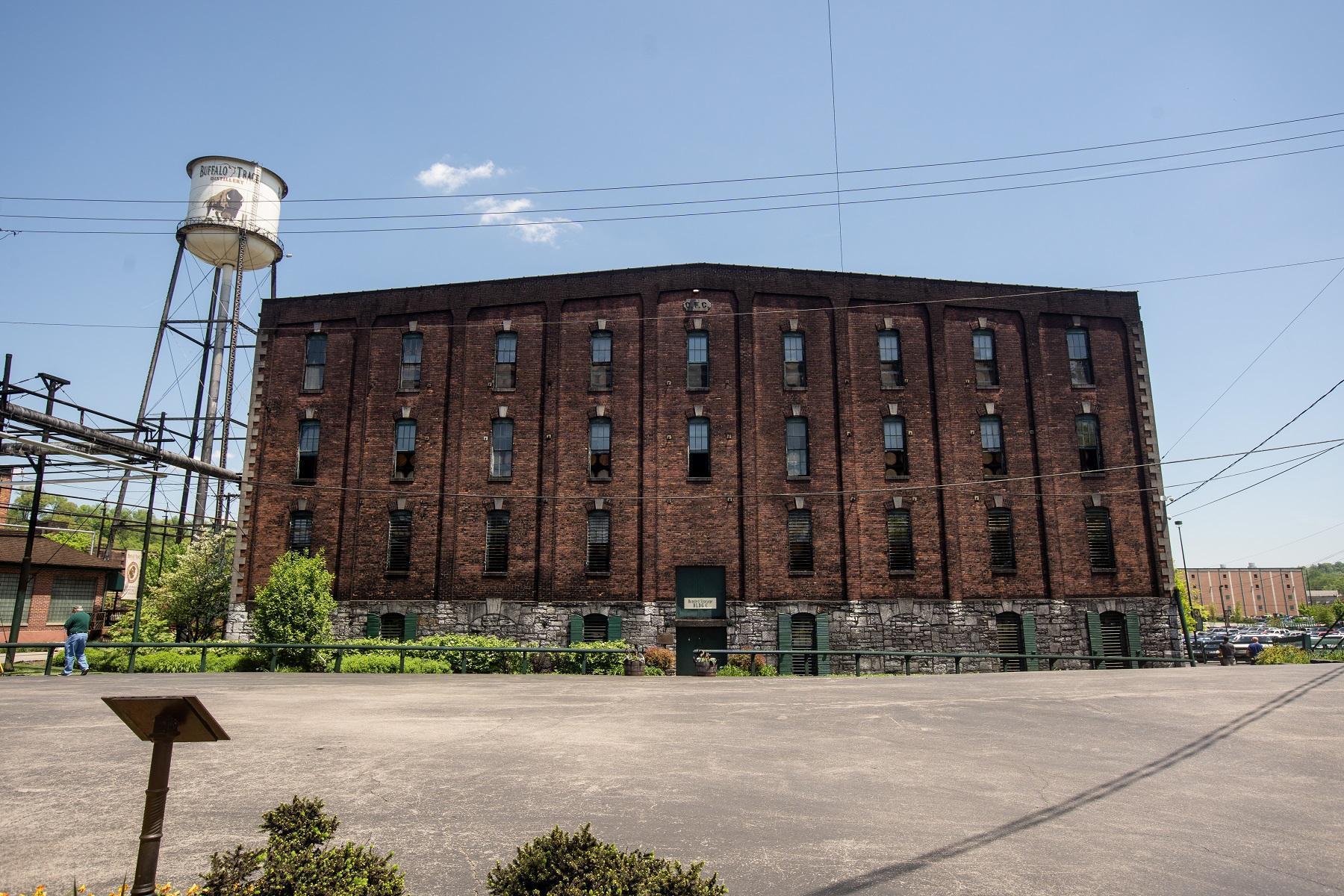 有百年歷史、野牛仙蹤酒廠最著名的「Warehouse C」至今仍作為桶陳倉庫使用。（野牛仙蹤提供）