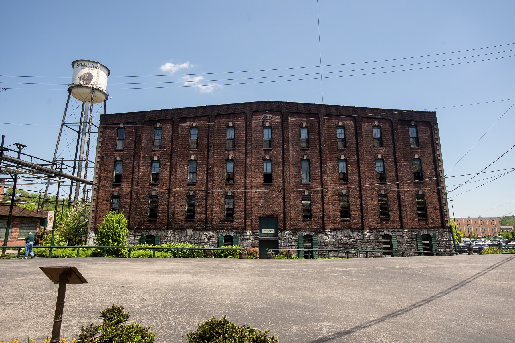 有百年歷史、野牛仙蹤酒廠最著名的「Warehouse C」至今仍作為桶陳倉庫使用。（野牛仙蹤提供）
