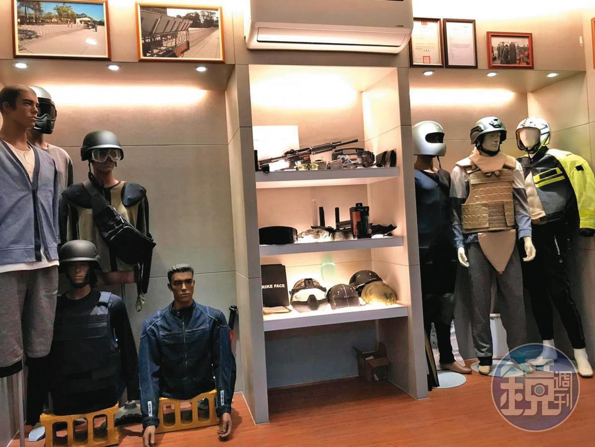 攻衛研製防禦裝備,產品包括防彈背心、防彈頭盔、防彈盾牌、各式警用裝備等,相當多元。(資料照片)
