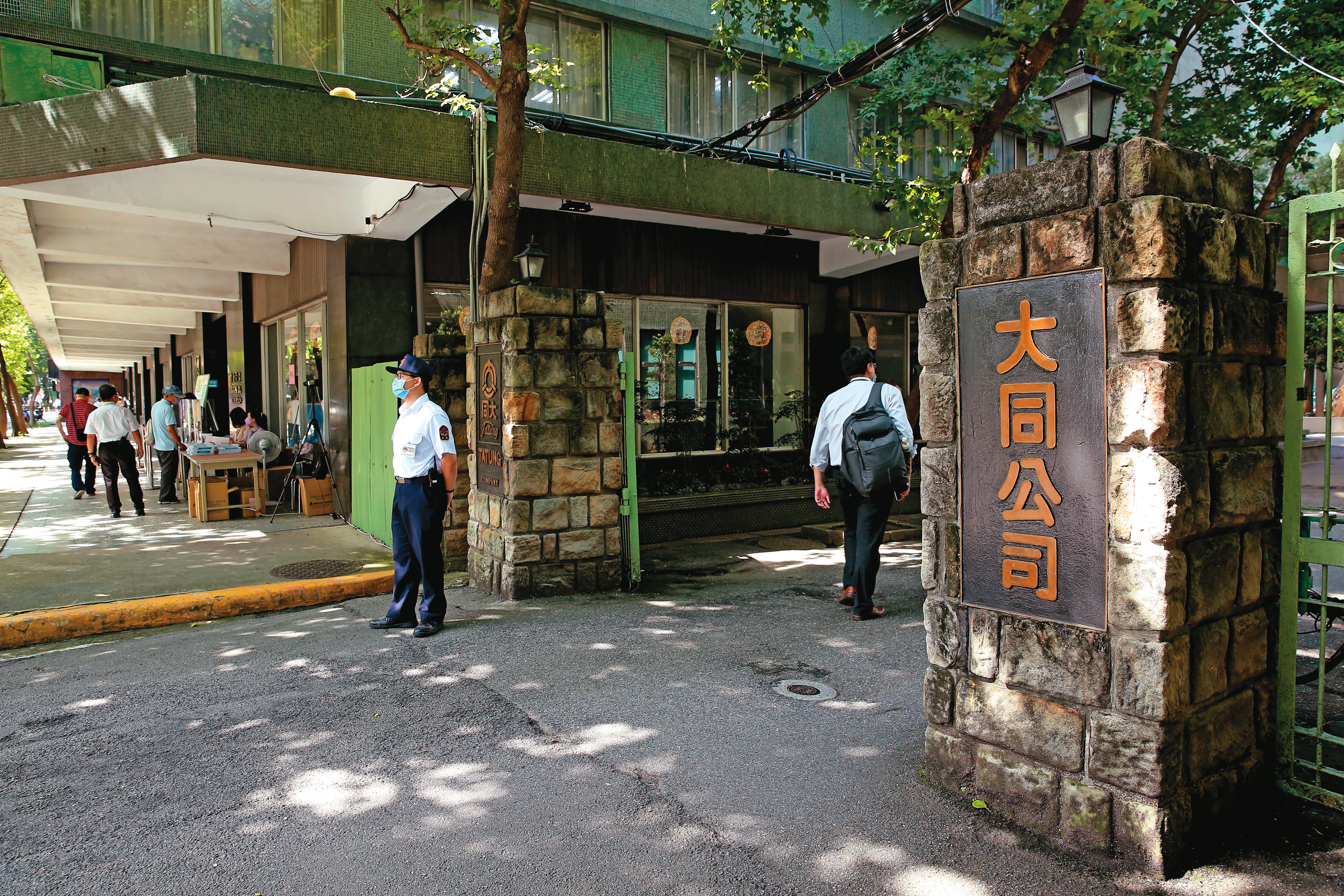 大同公司標下軍備局防彈纖維布標案，再轉包攻衛生產，因布料來自中國等問題，遭沒收及裁罰6,160萬元。