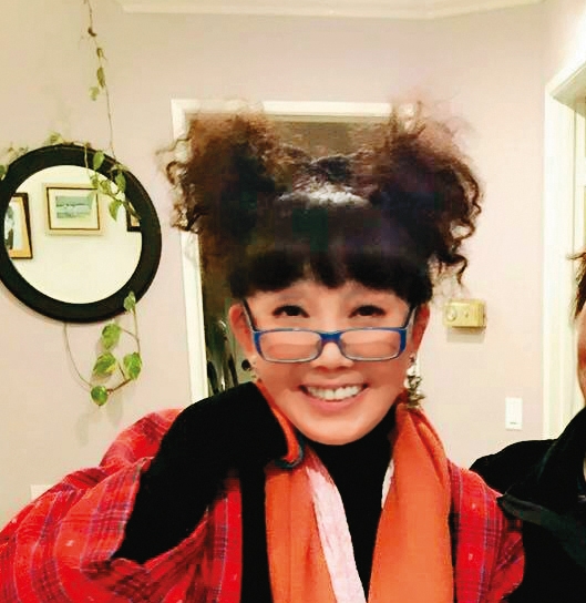 台北女子美髮圖鑑…（推開實驗室大門）…蔡閨真是走得很前面。（翻攝自蔡閨臉書）