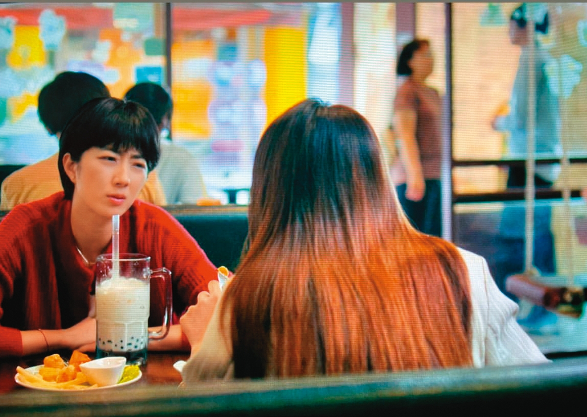 桂綸鎂梳「米妮」髮型，好台北、好時髦啊～小編眼殘，原來是2顆頭啦！（翻攝自Disney+）