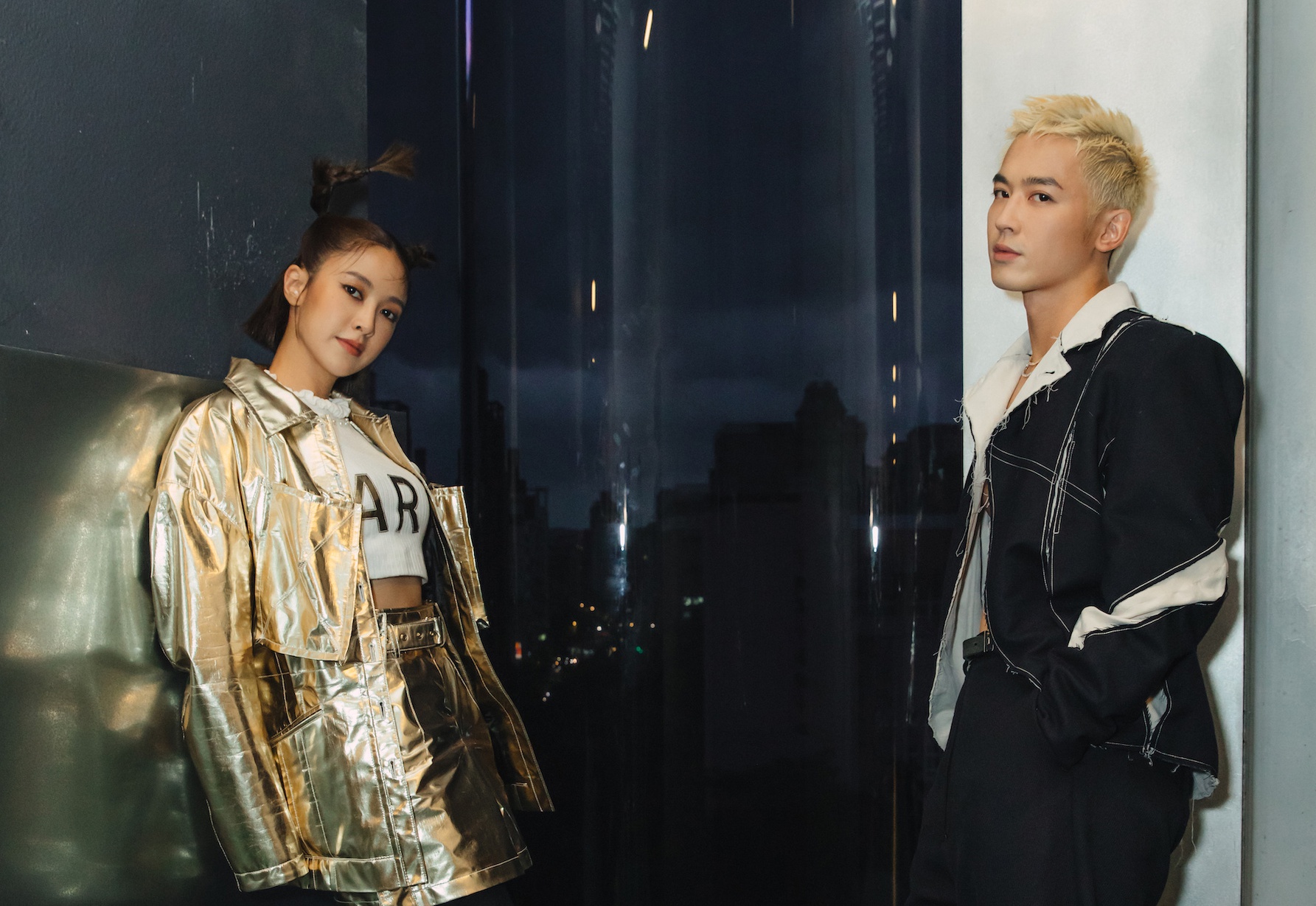 大元懷疑起小樂腹肌的真實性。（藝和創藝提供）