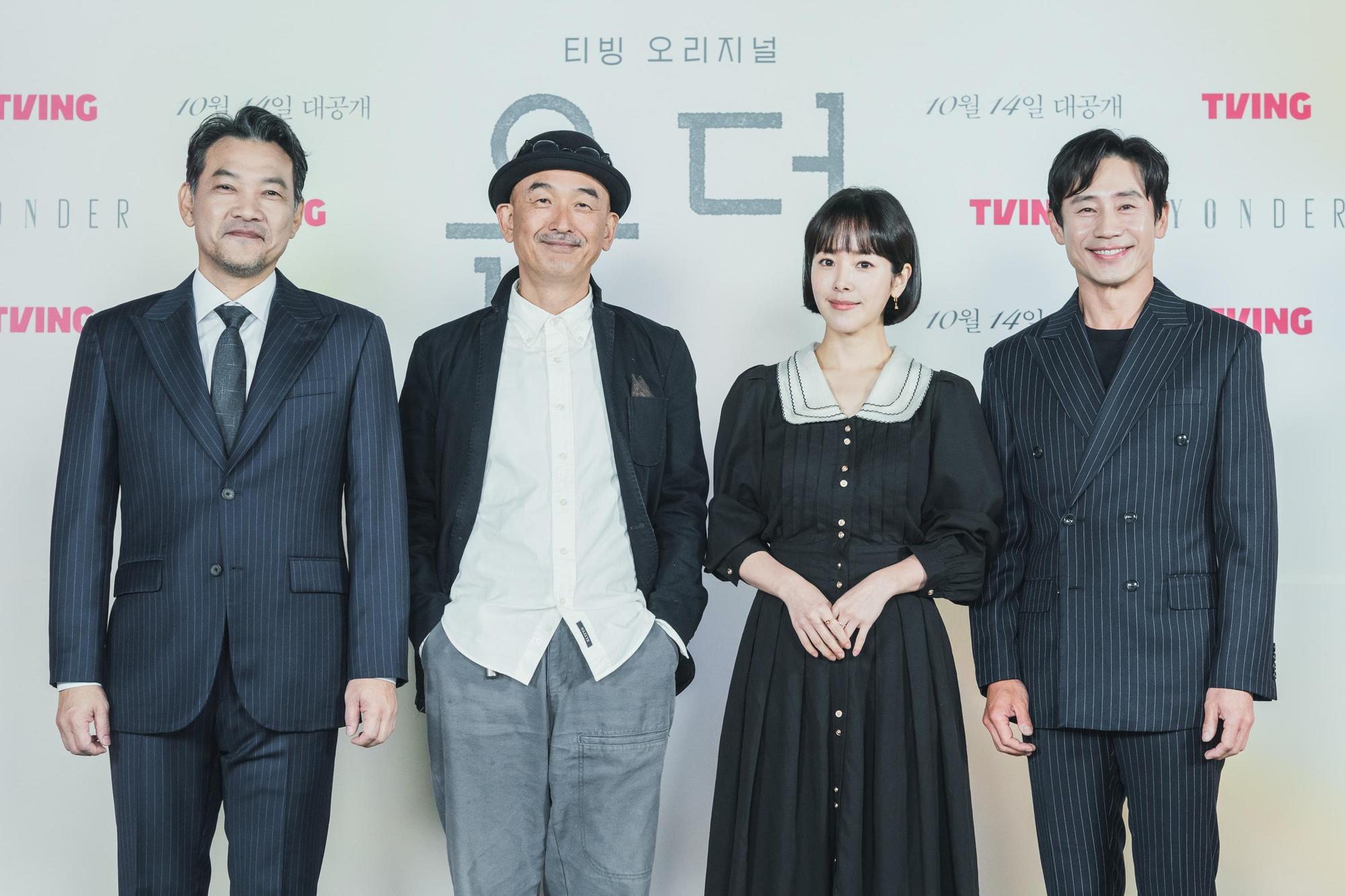 李濬益導演(左二)的首部電視劇《Yonder》探討生死、永遠的幸福。(friDay影音提供)