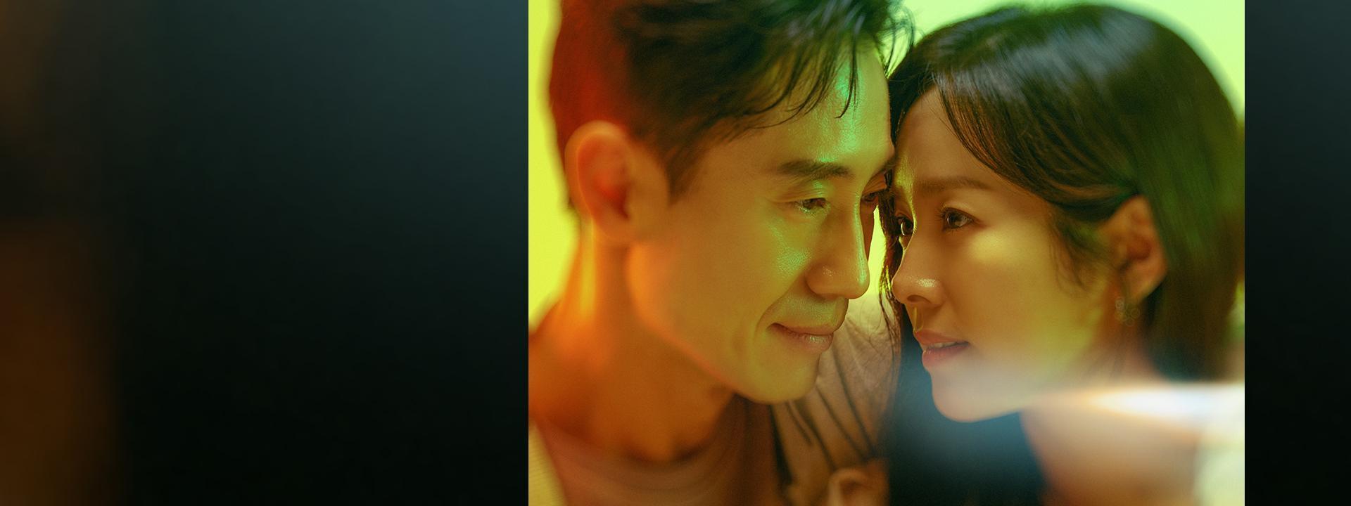 申河均自爆拍攝海報時,還不曉得《Yonder》是愛情故事,和韓志旼臉貼超近差點笑出來。(friDay影音提供)