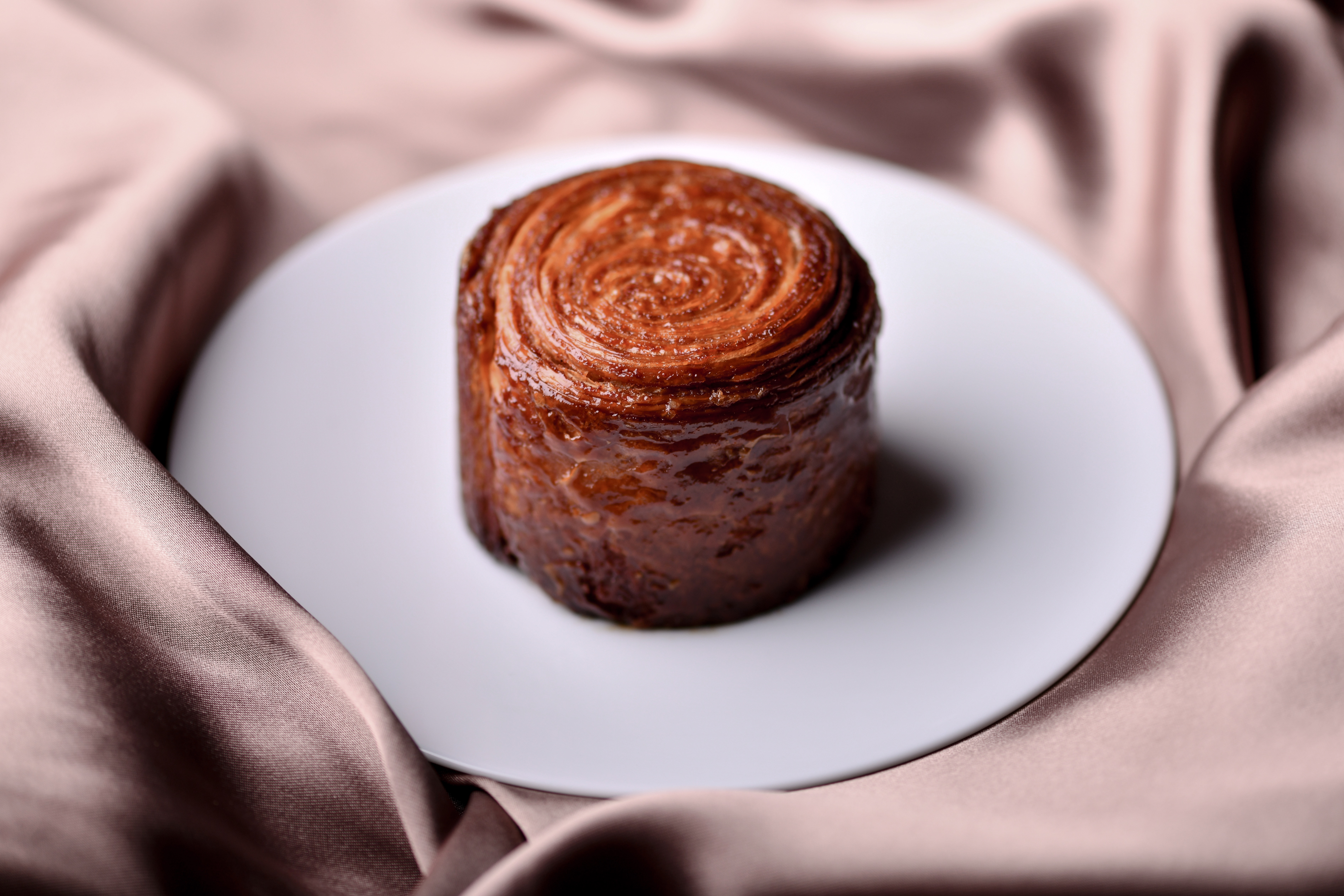 「承繼」招牌的「肉桂阿曼」，強調重磅的肉桂氣息。（德麥食品提供）