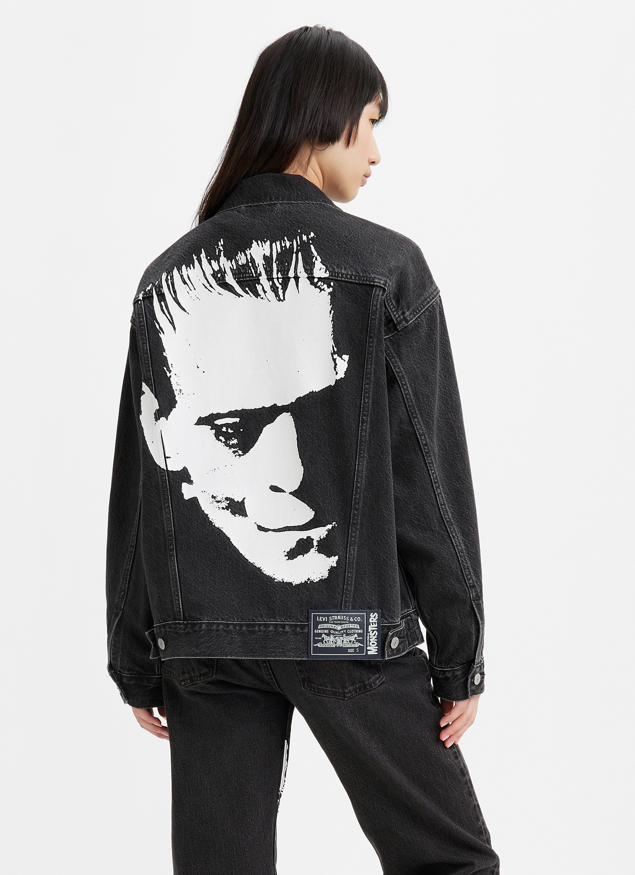 Universal Monsters x Levi's丹寧夾克外套，NT$4,590。（Levi's提供）