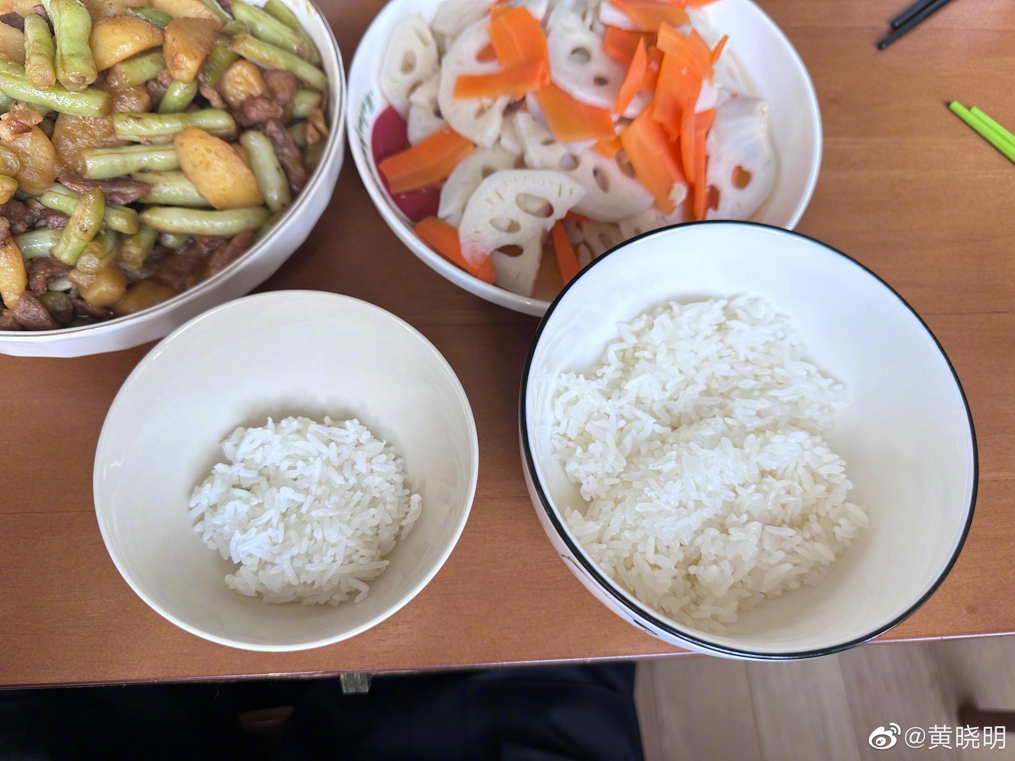 黃曉明一餐就只吃這麼一點白飯,比許多女生吃得都少。(黃曉明微博)