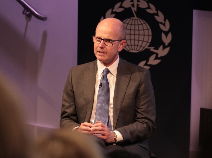 GCHQ負責人佛萊明近日在演說中示警，要全球小心中國的科技系統。（翻攝自GCHQ twitter）