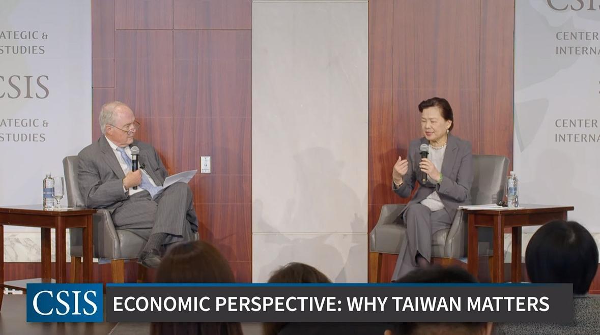 王美花在華府智庫演說,並在現場進行座談。(翻攝自CSIS直播)