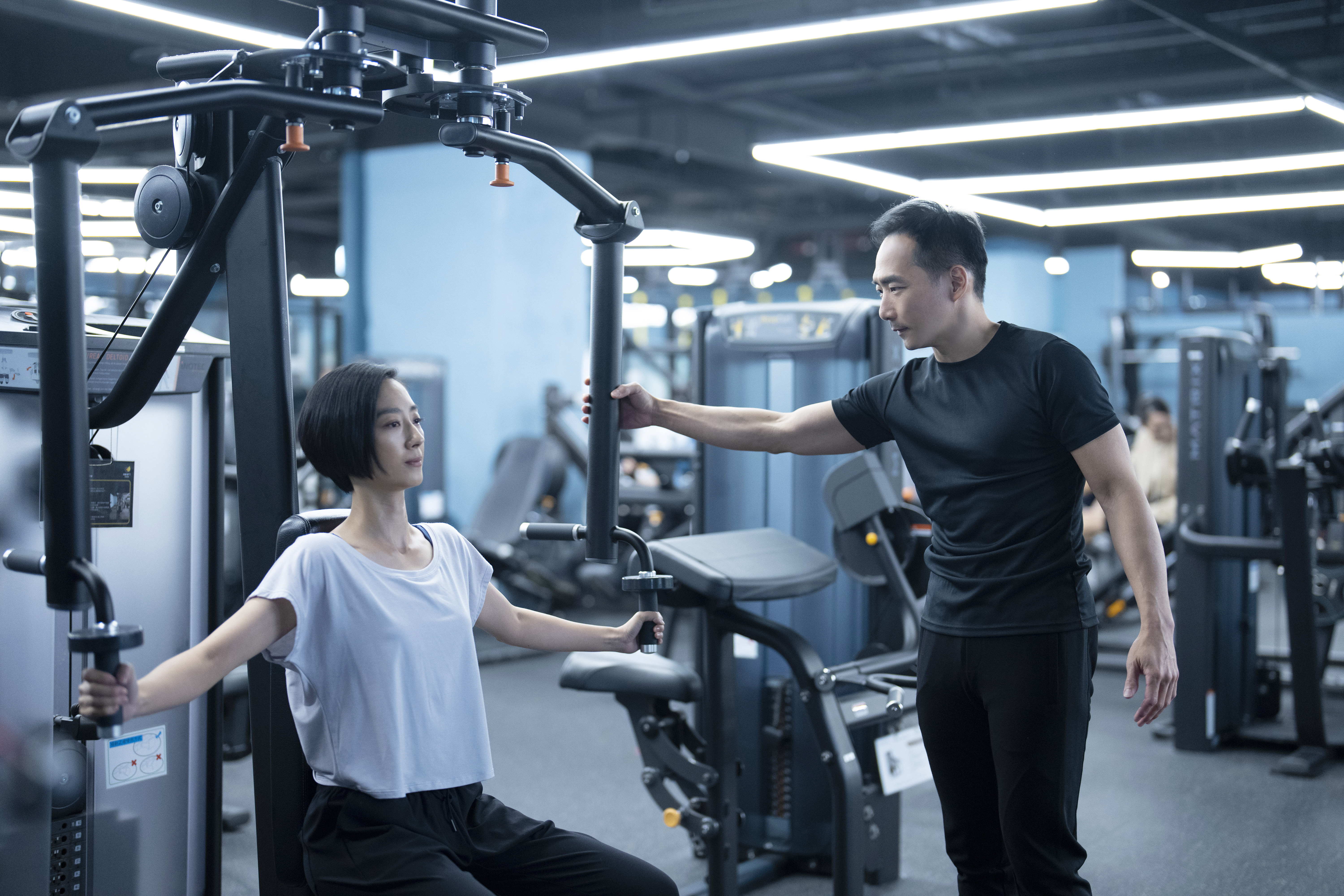 桂綸鎂和五月天的石頭在《台北女子圖鑑》上演不倫多角戀。（Disney+）