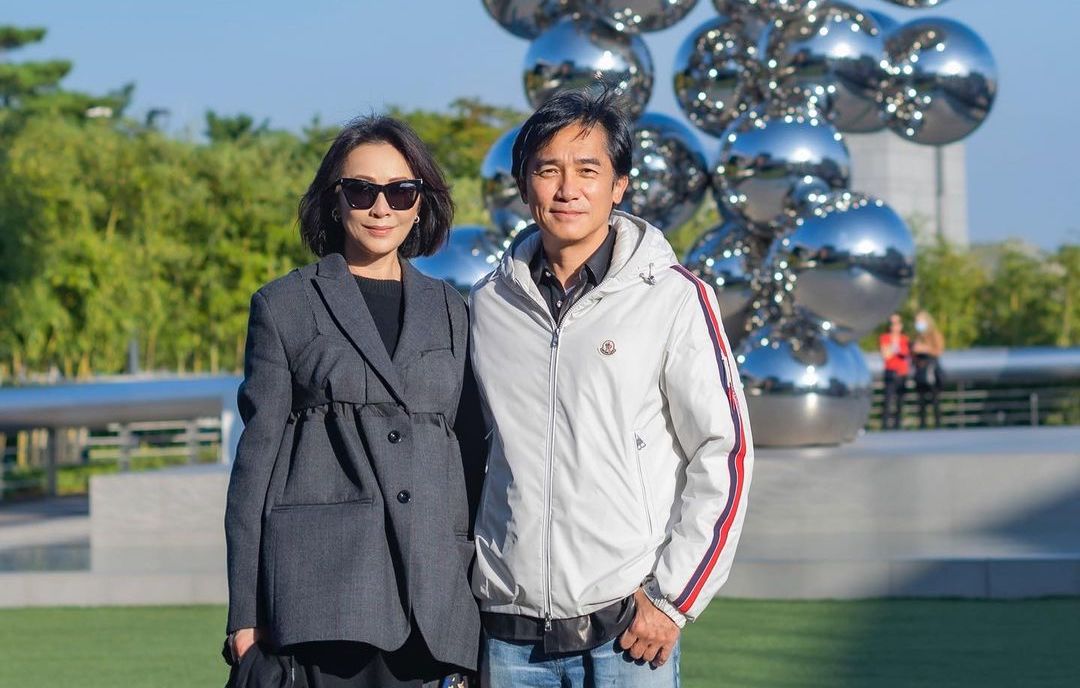 劉嘉玲和梁朝偉看展合照。（翻攝劉嘉玲IG）