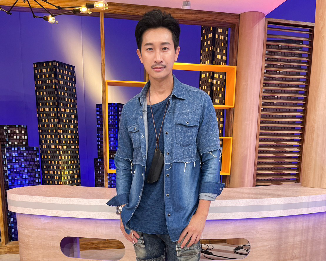 Darren上節目分享育兒經。（衛視中文台提供）