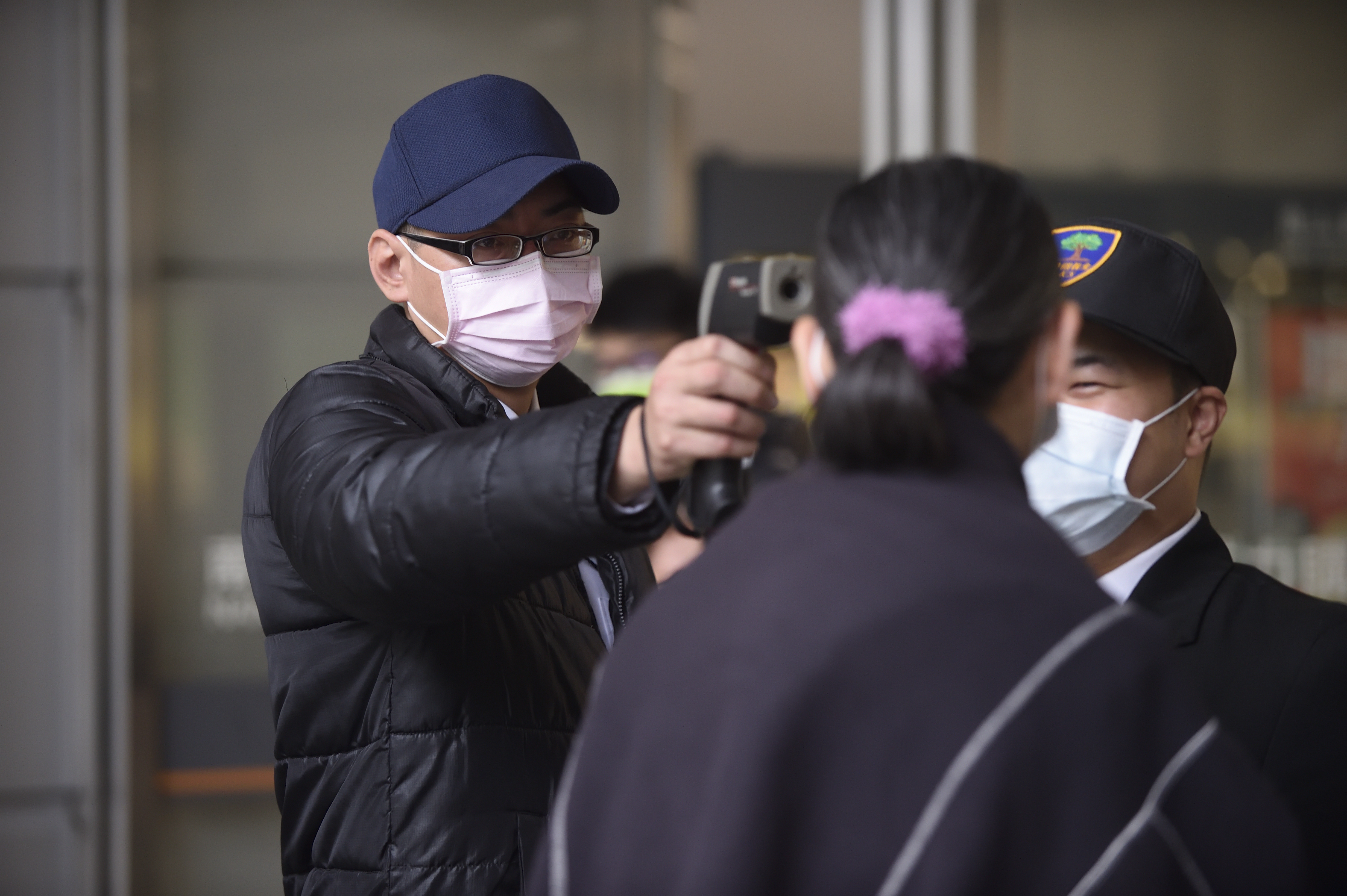 姜冠宇醫師認為，安寧病房陪病、探病的限制，以及量體溫的規定是時候退場了。（示意圖，本刊資料照）