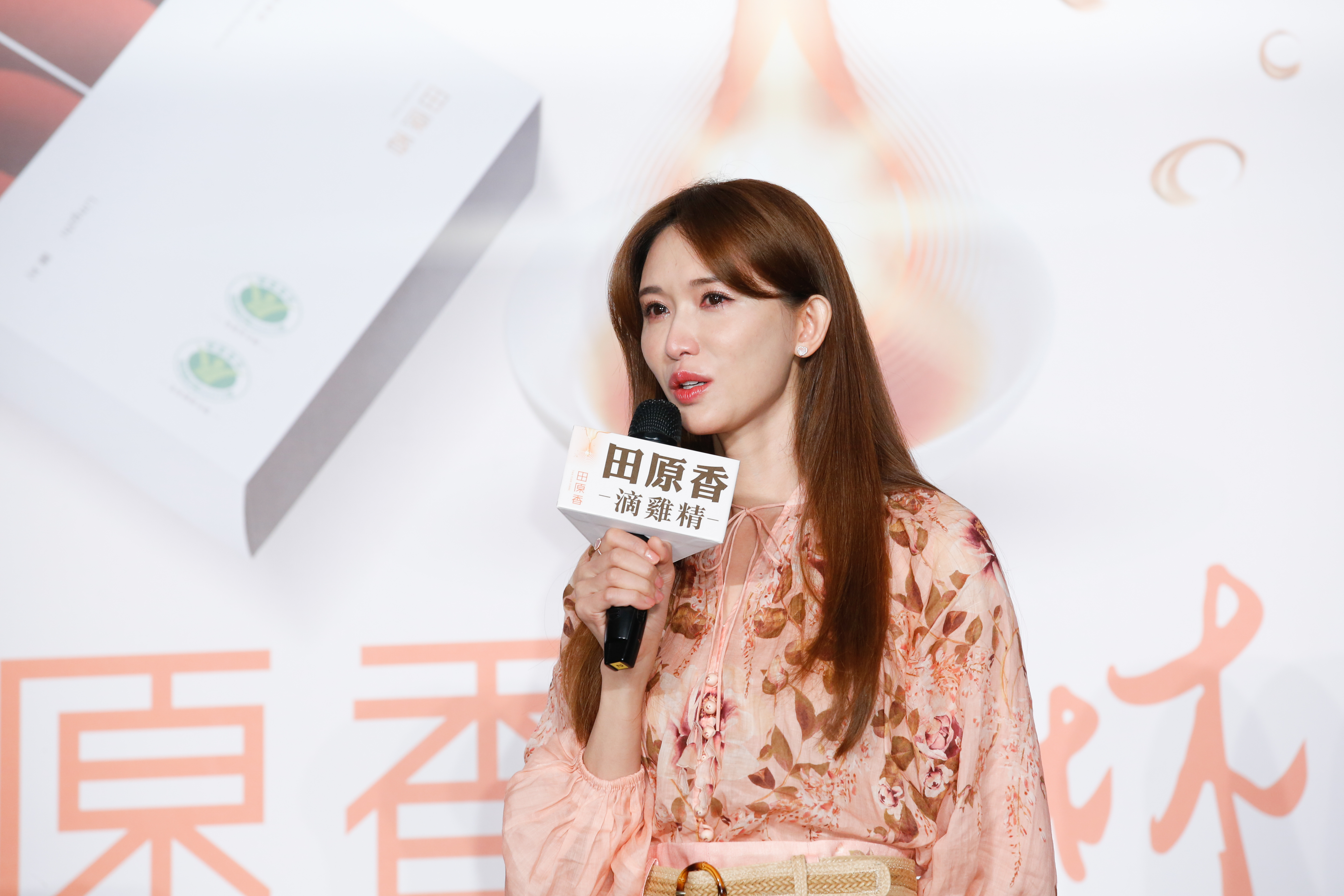 林志玲談到求子懷胎的辛苦過程，不禁紅了眼眶，淚流下來。