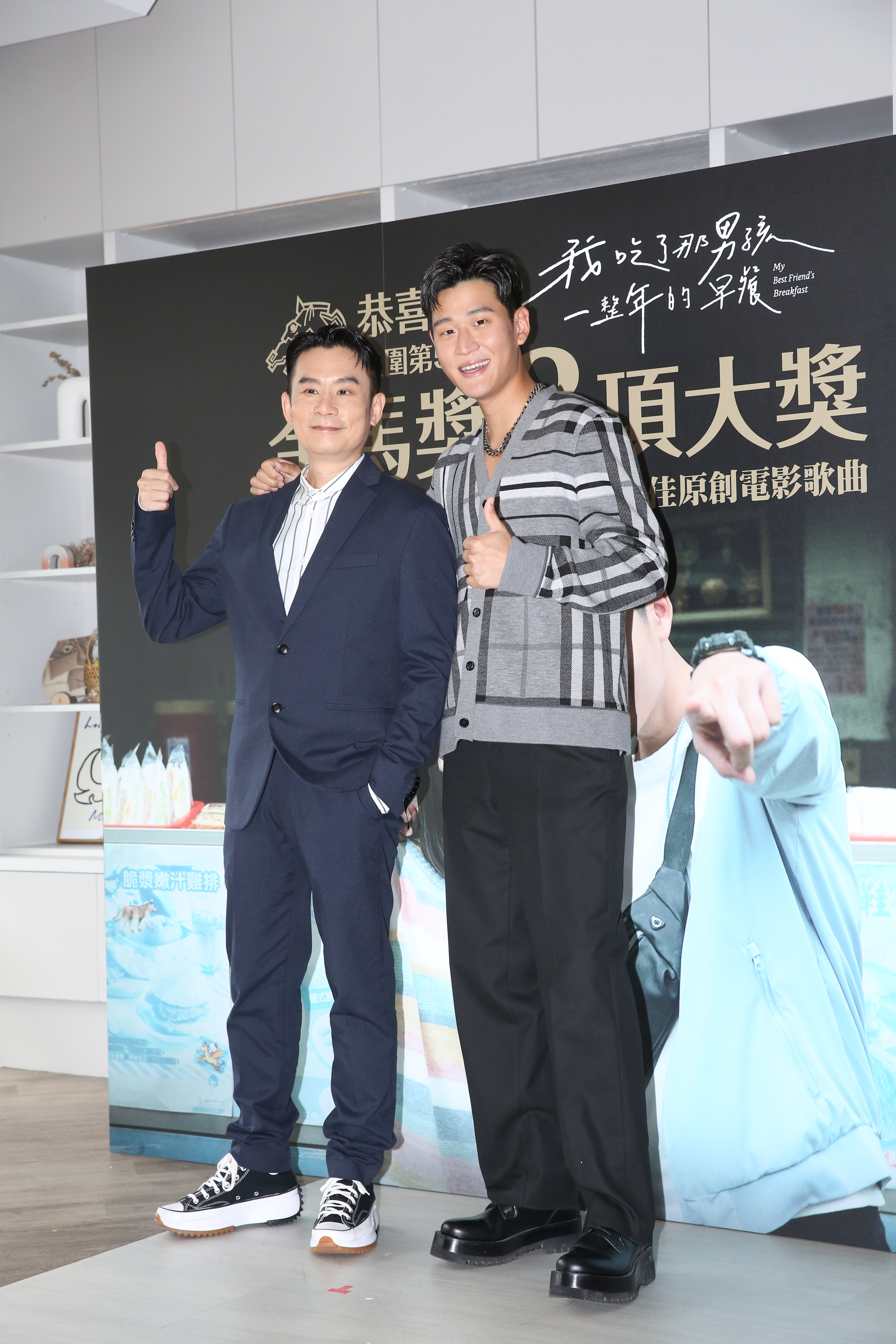 《我吃了那男孩一整年的早餐》共入圍3項金馬獎，除了周興哲（右）的新人與原創歌曲獎，導演杜政哲也入圍改編劇本獎。