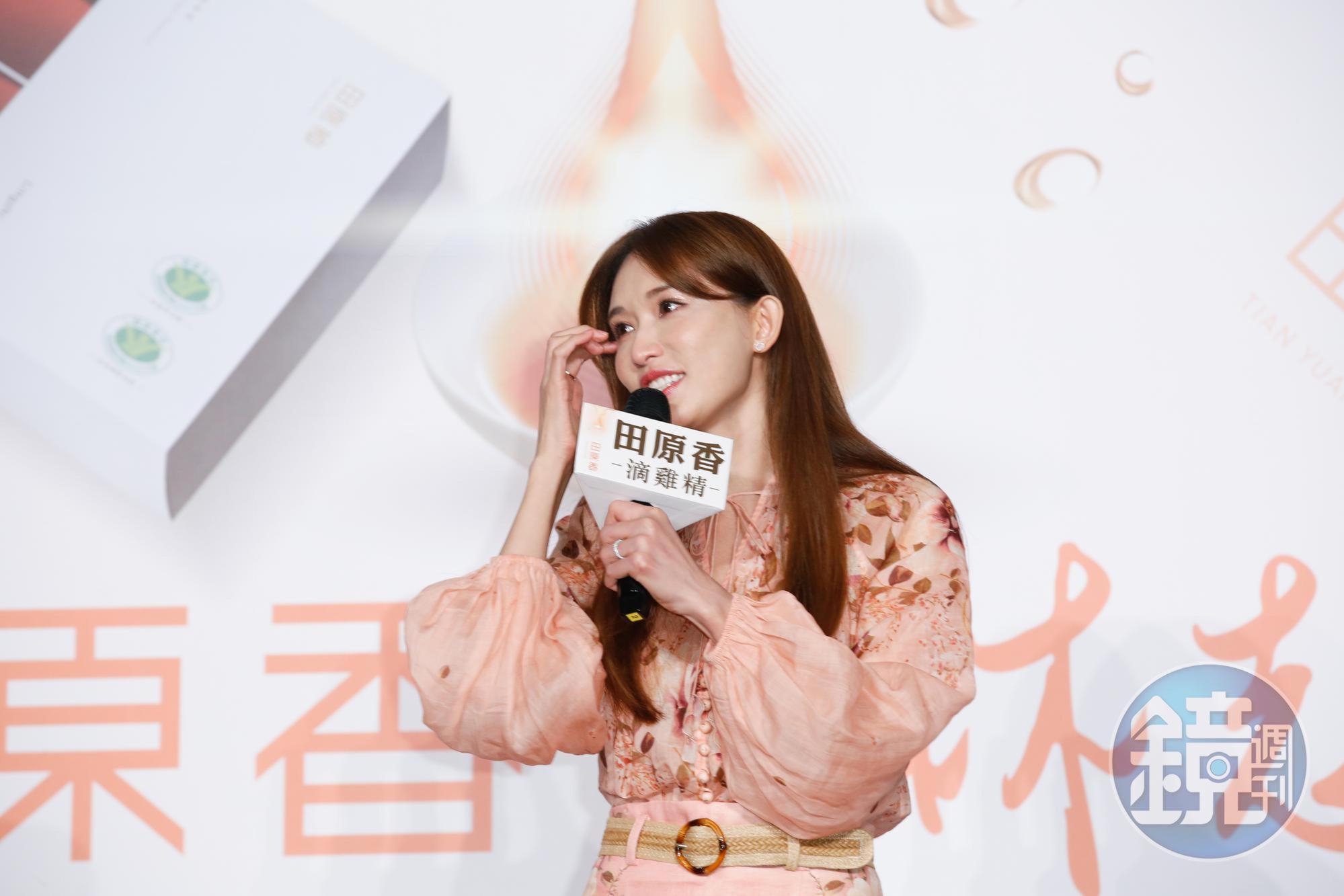 林志玲談到求子懷胎的辛苦過程，不禁紅了眼眶。