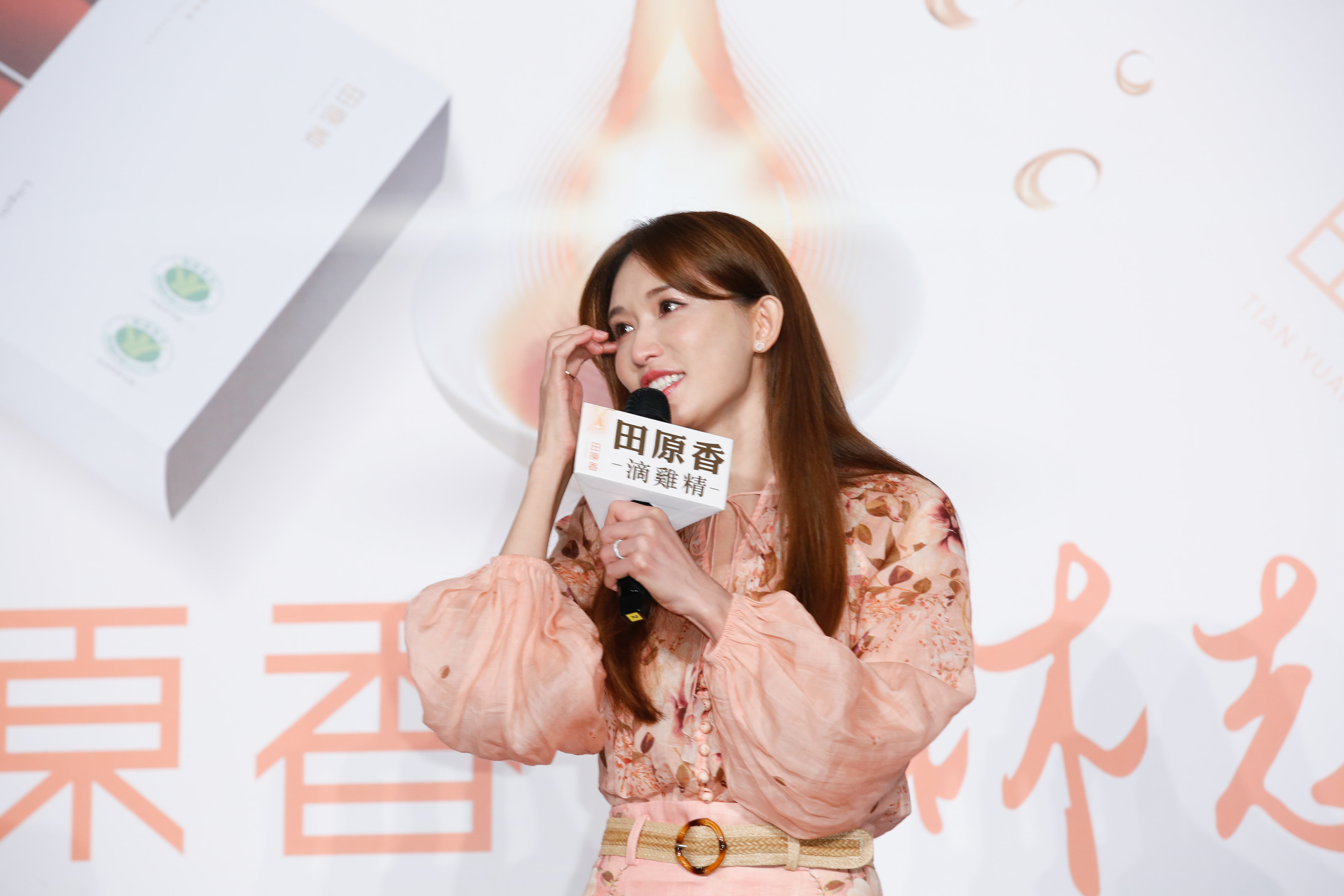 林志玲談到求子懷胎的辛苦過程，不禁紅了眼眶。