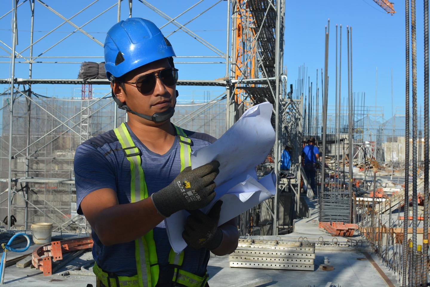 板模師傅Ray同時也是一名youtuber，他經營「太陽下的男人」頻道，意外讓工班知名度也大增。（翻攝自太陽下的男人臉書）