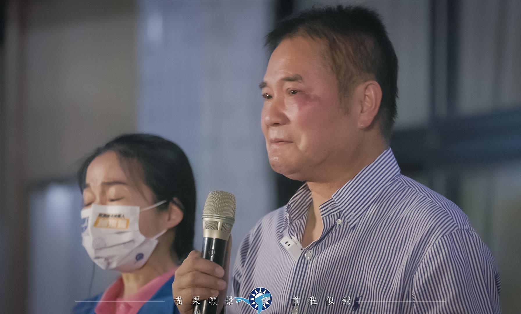鍾東錦自稱「庶民」對抗三黨夾擊,讓苗栗縣議員曾玟學看不下去。(翻攝自鍾東錦臉書)