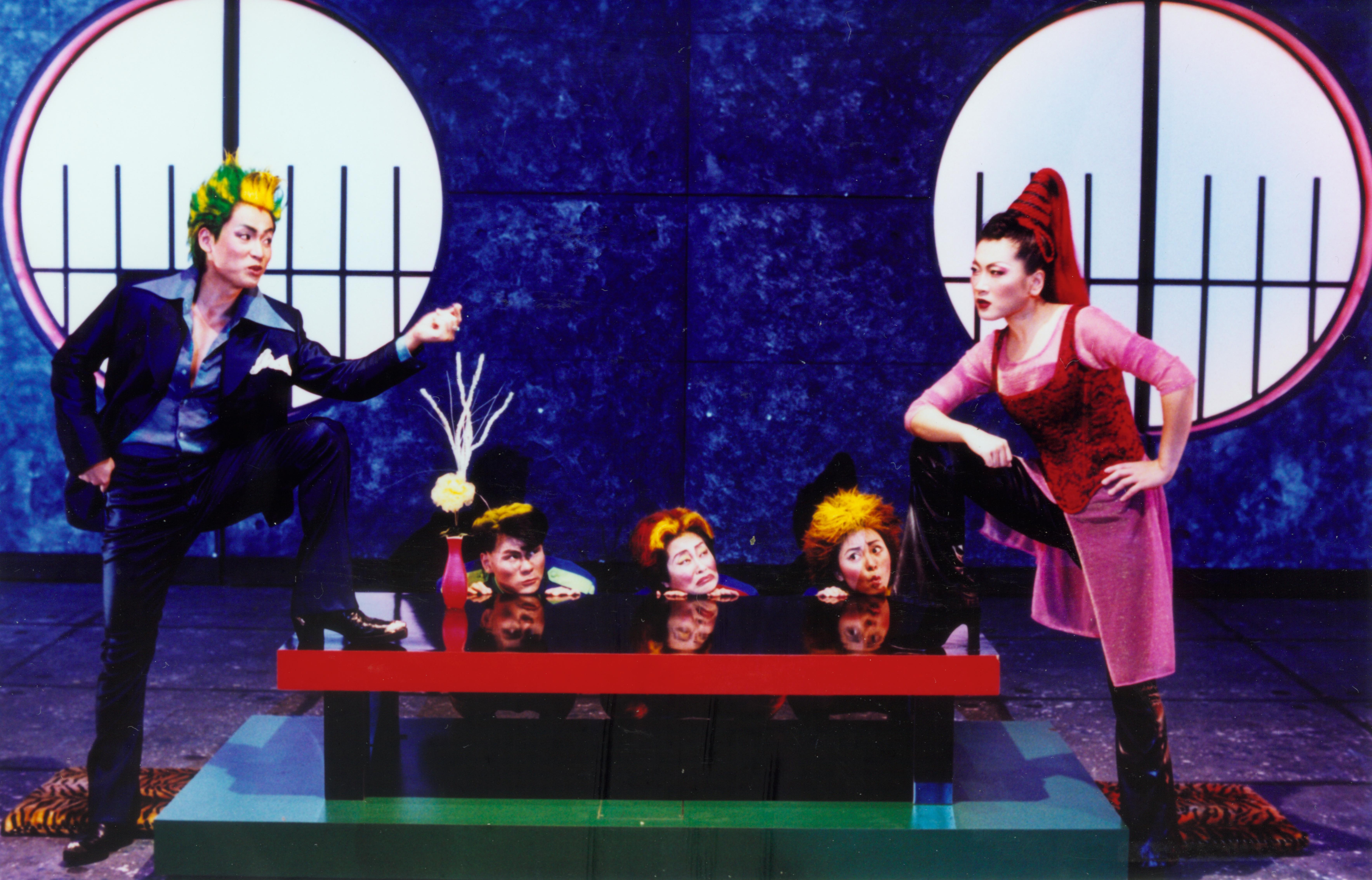 疫情影響實體展演，圖為果陀劇場音樂劇《吻我吧娜娜》。（果陀劇場提供）