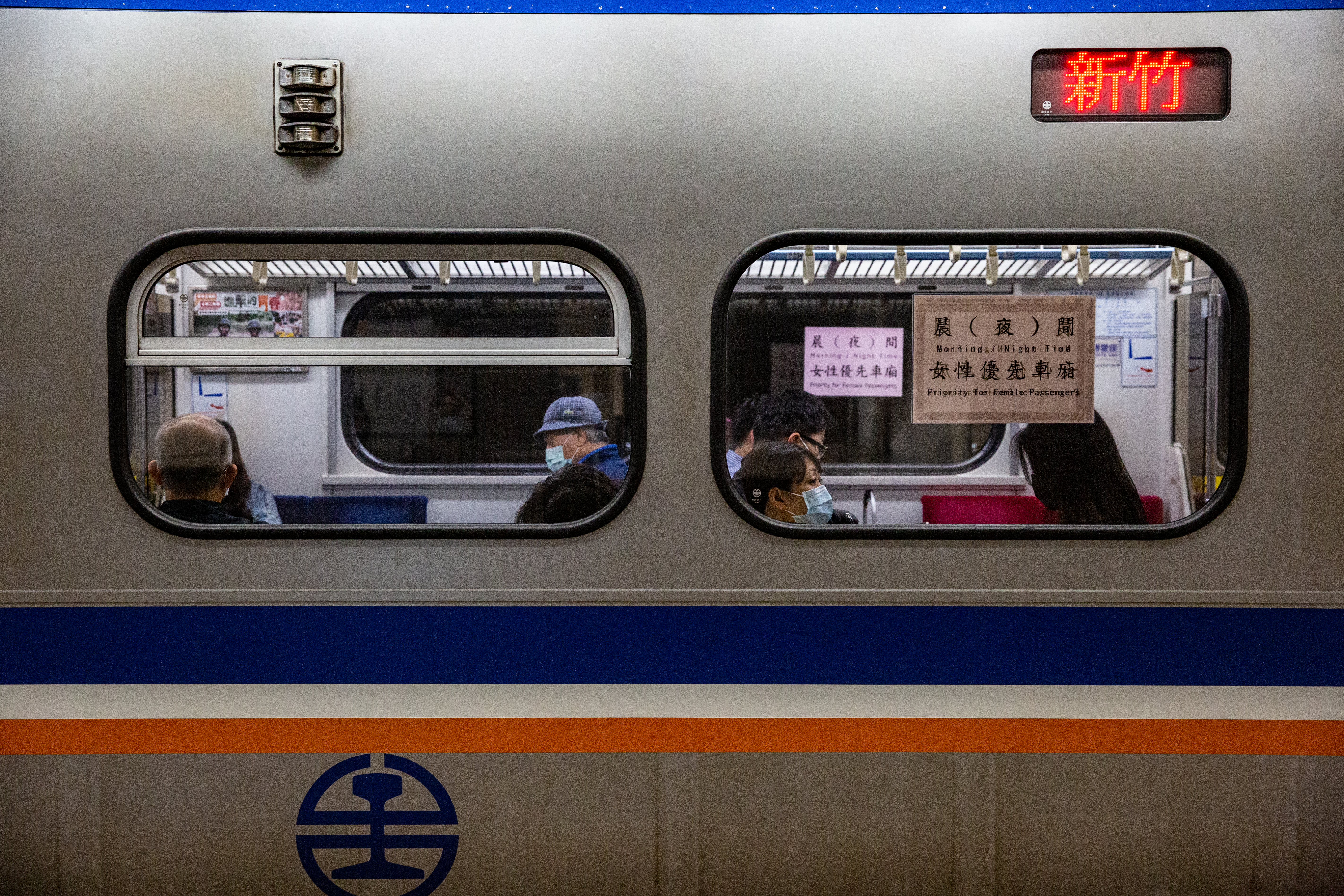 台鐵驚爆員工逃票醜聞，多名員工上網訂購「愛孩票」，僅付1/4價格搭車。（示意圖，本刊資料照）