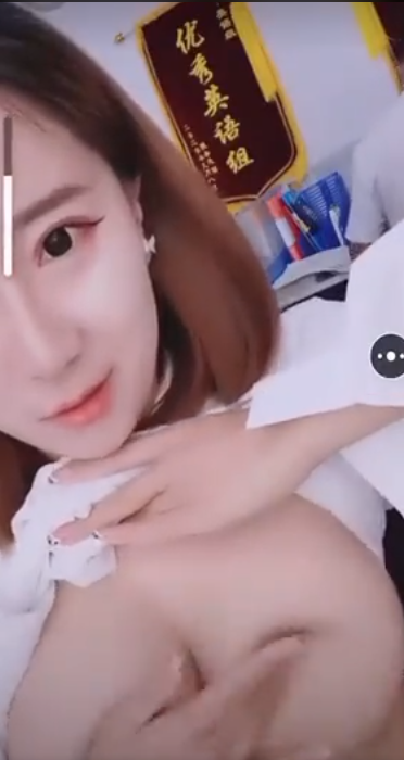 女老師的行徑相當誇張。（翻自推特）