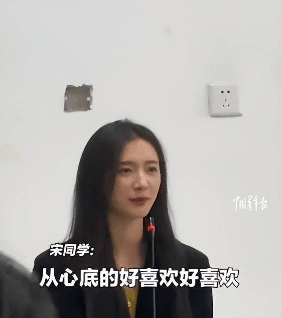 很多同學都喜歡張老師。（翻自《搜狐》）