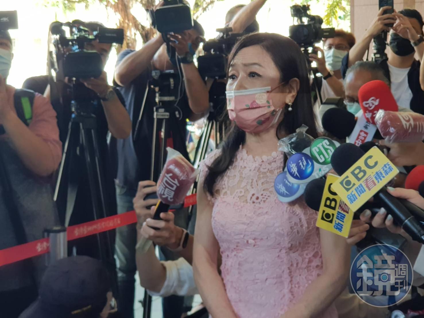 周玉蔻本身也打了3劑高端,不滿至今仍未獲日本政府認可,要求高端應對大眾說明。(本刊資料照)
