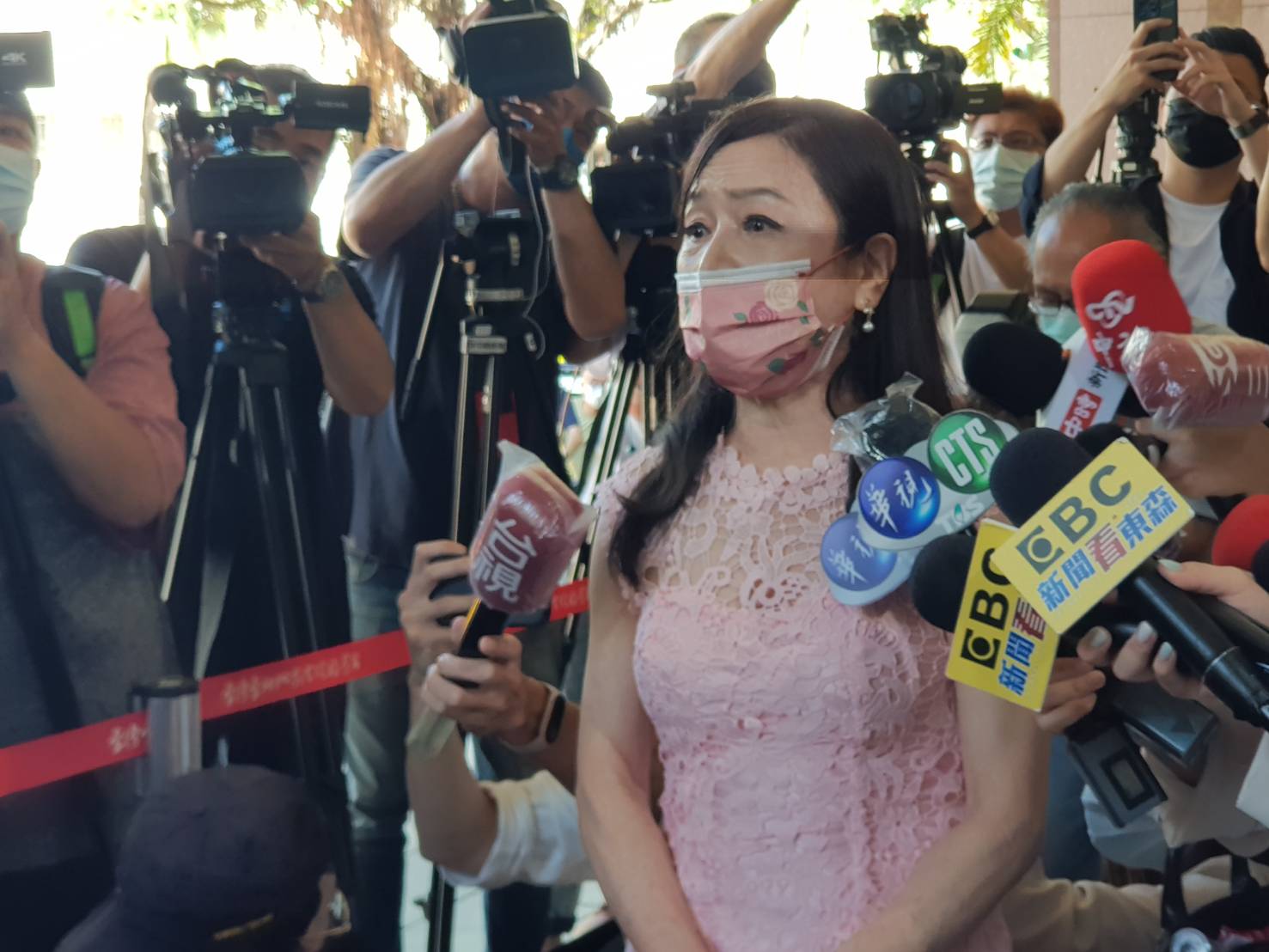 周玉蔻本身也打了3劑高端，不滿至今仍未獲日本政府認可，要求高端應對大眾說明。（本刊資料照）