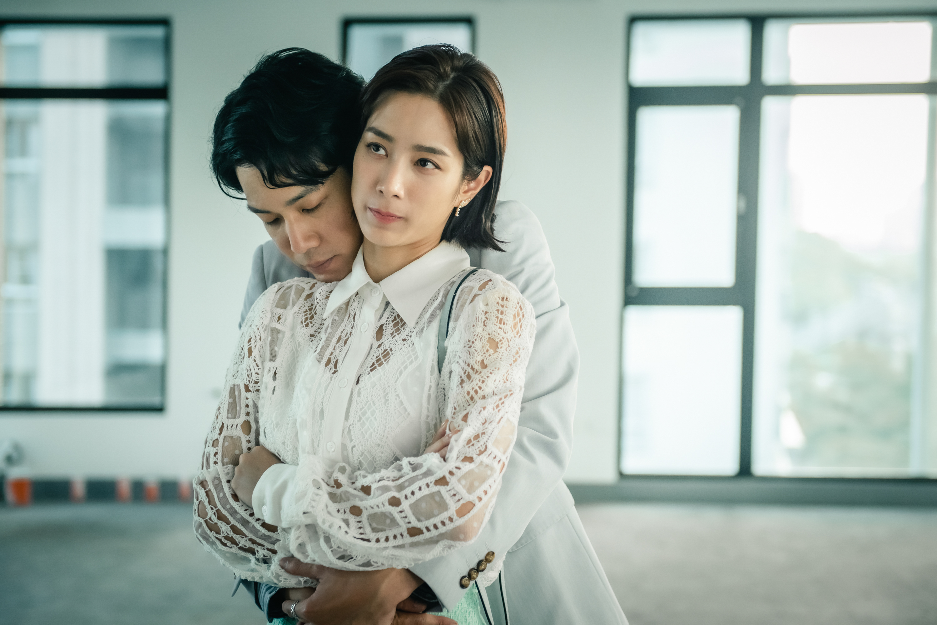 Netflix華語懸疑劇《她和她的她》温貞菱約會薛仕凌卻陷數位性暴力。（Netflix提供）