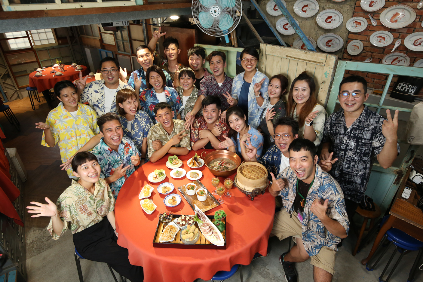 這群彰化青年將腦海裡的辦桌回憶真實重現，讓遊客也有機會體驗。