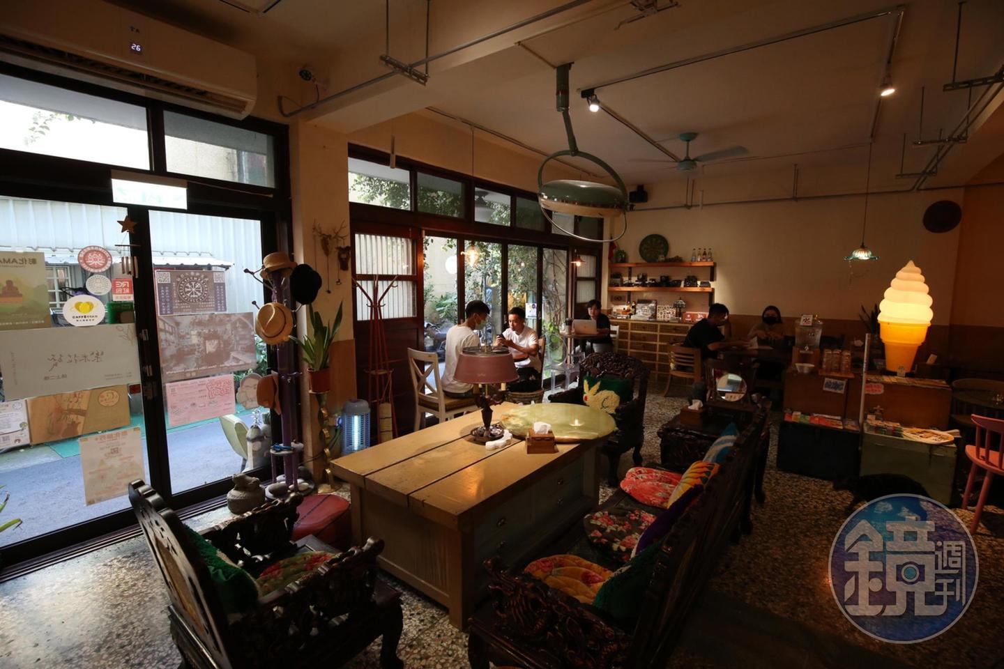 場地「穩定飛行模式」是彰化知名的老屋咖啡館。
